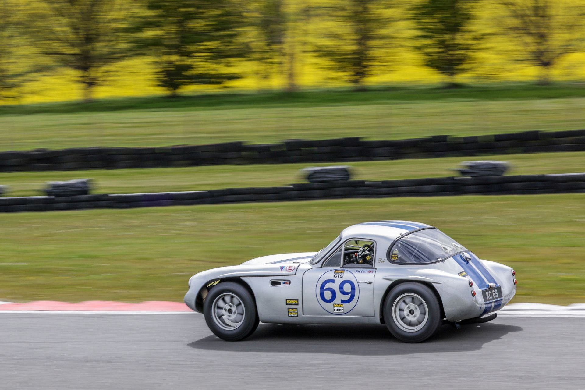 Rob Cull, unchallenged in the lead of the Equipe GTS race at Cadwell Park