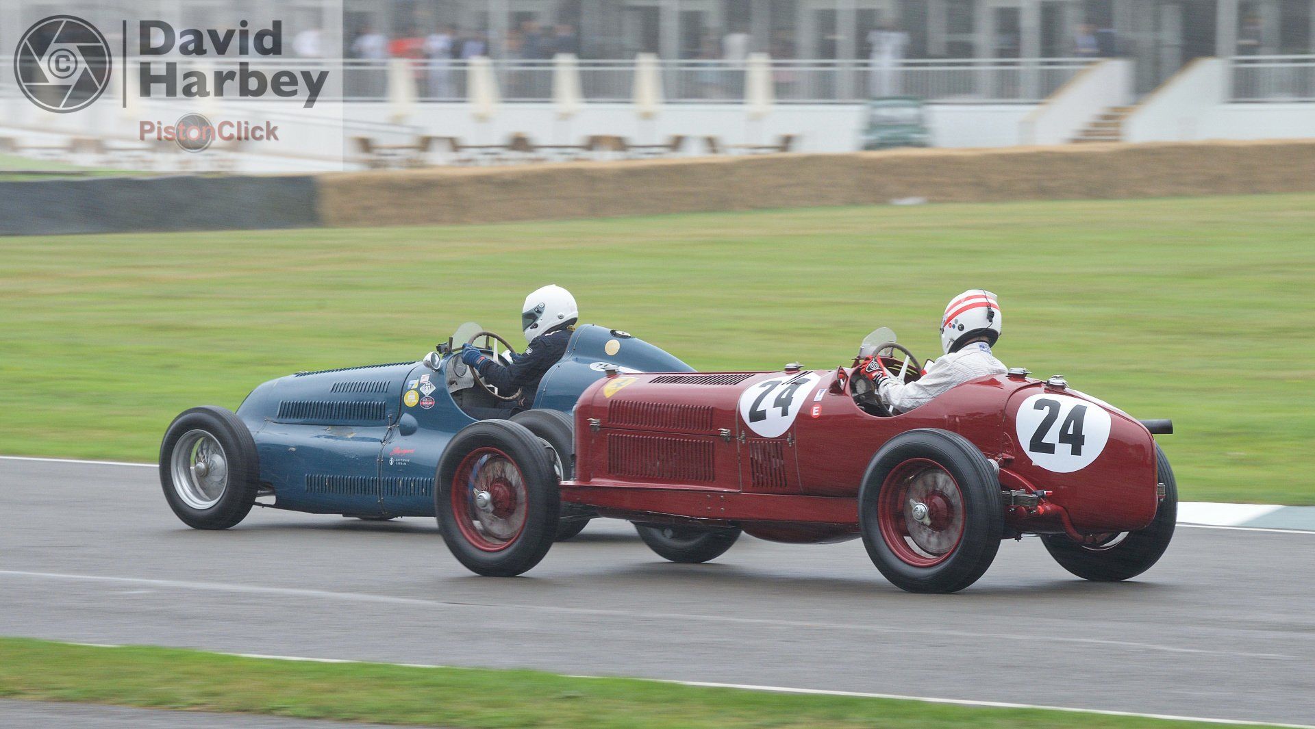 Bugatti Type 73C overtakes the Alfa Romeo Tipo B