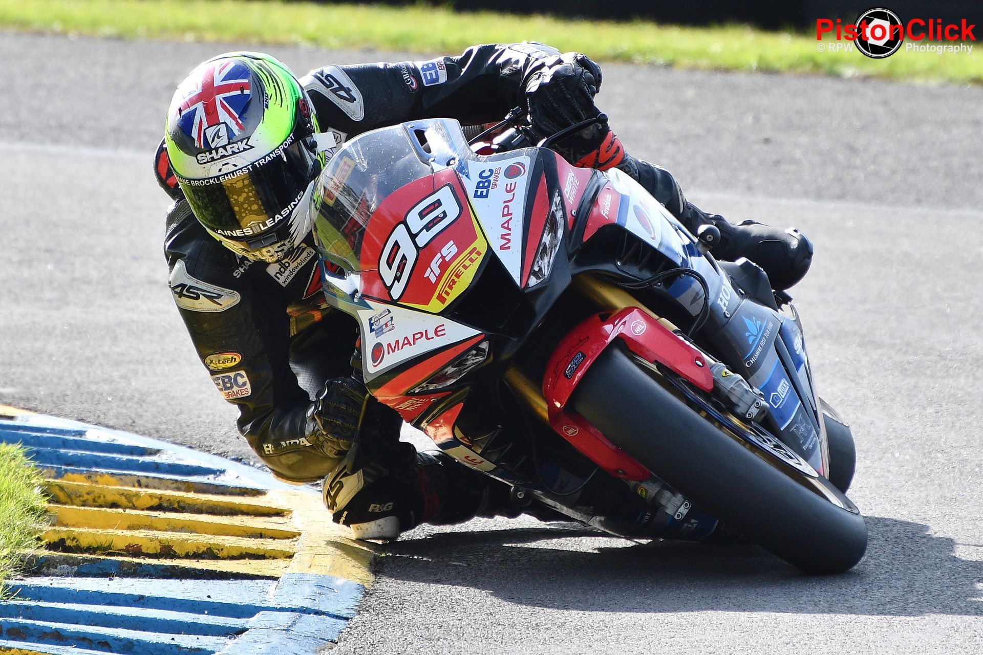 Ben Luxton racing at Darley Moor