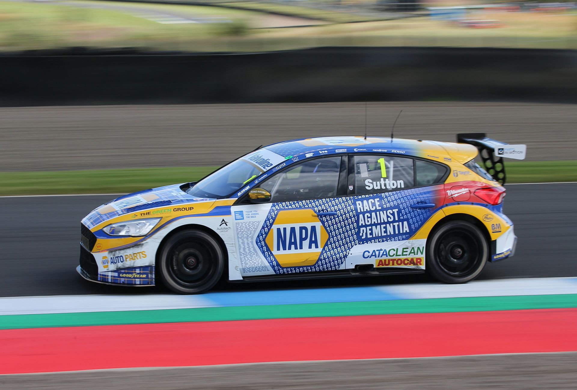 Photographing the British Touring Cars Rounds 19, 20 and 21 at Knockhill