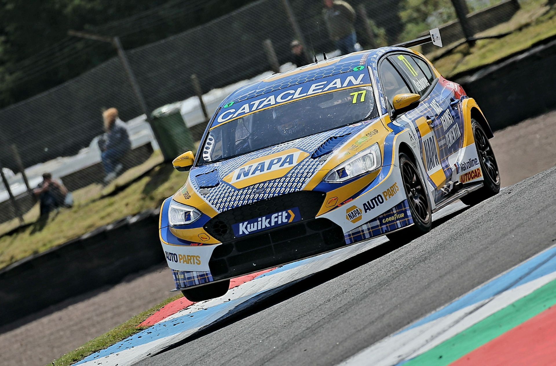 Photographing the British Touring Cars Rounds 19, 20 and 21 at Knockhill