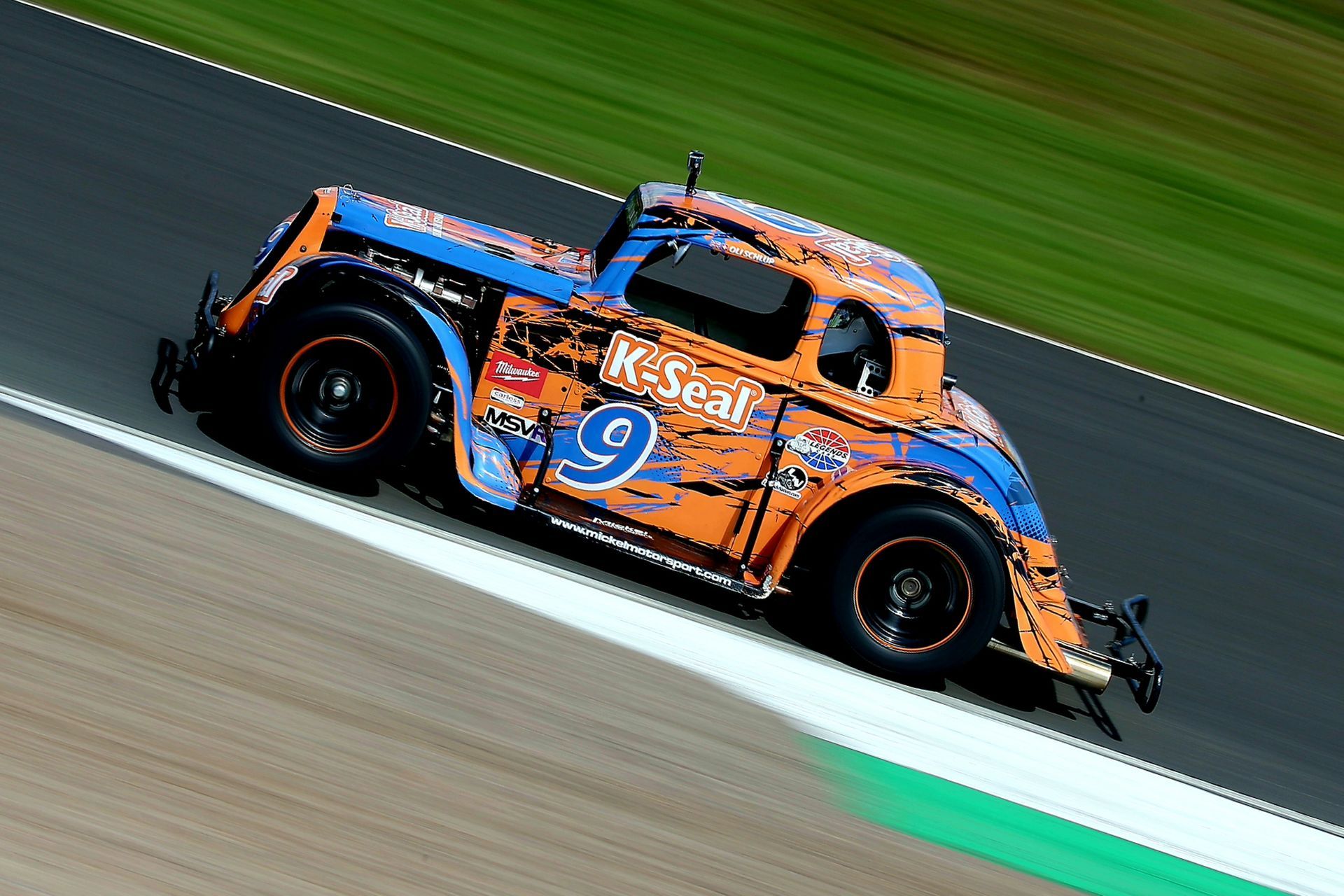 Photographing the British Touring Cars Rounds 19, 20 and 21 at Knockhill