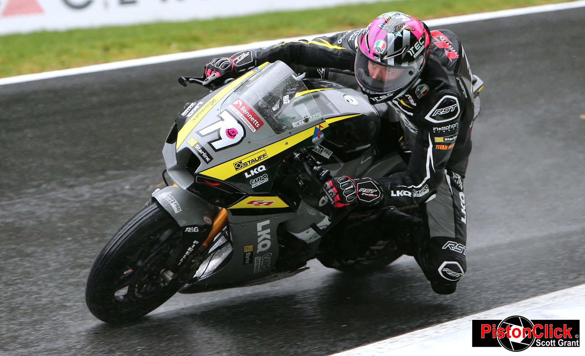 BSB motorcycle racing in the rain at Cadwell Park