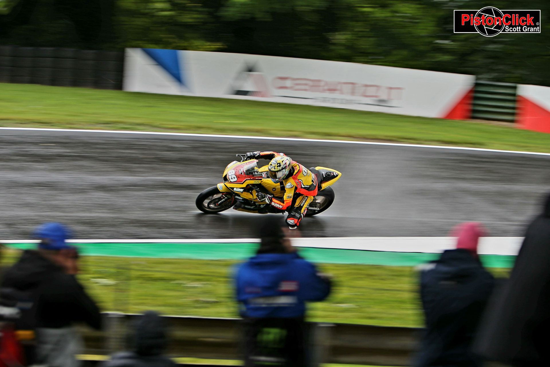 BSB motorcycle racing in the rain at Cadwell Park