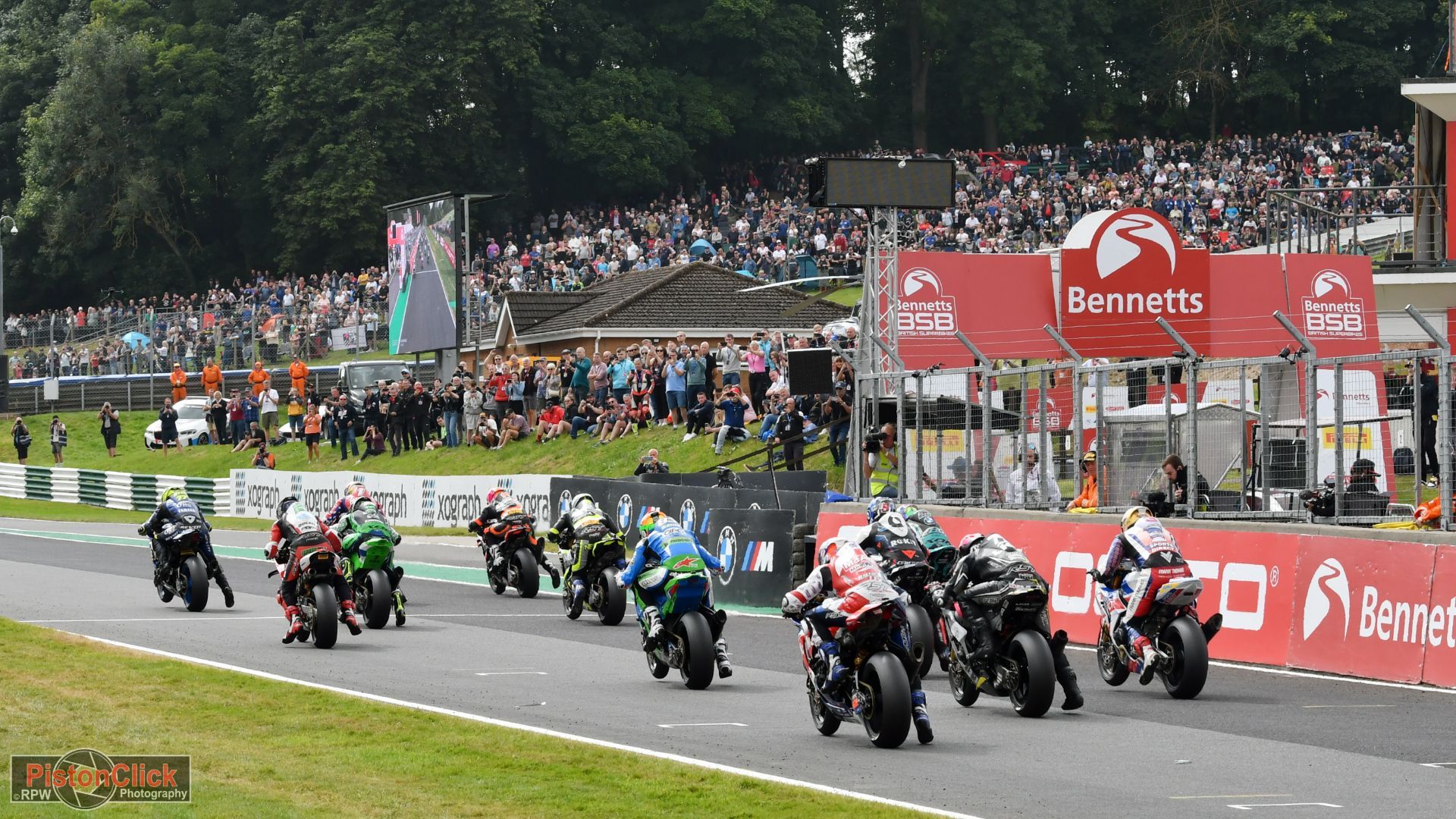 Start line at Cadwell park BSB race two 2024