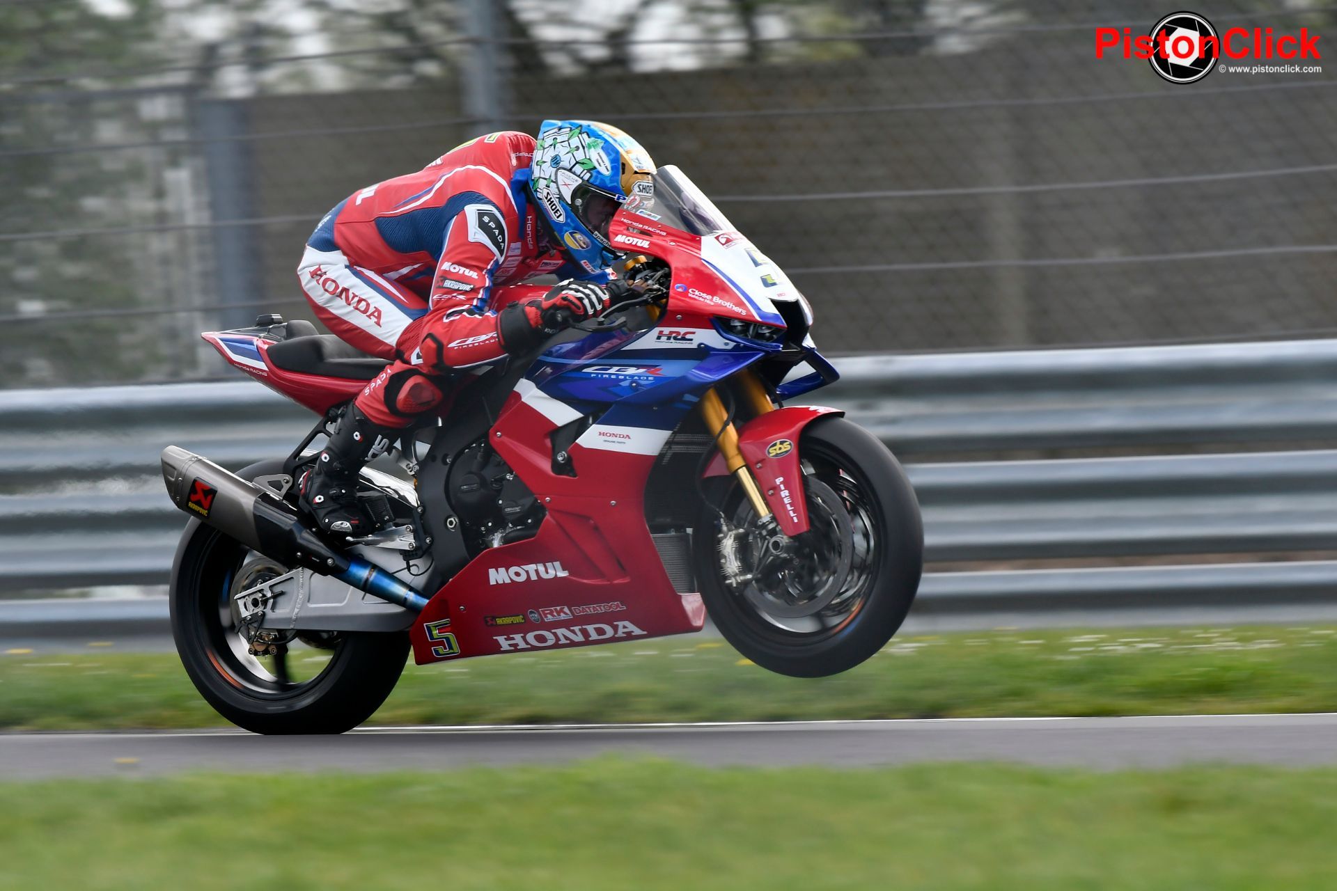 Dean Harrison on the Honda UK Fireblade