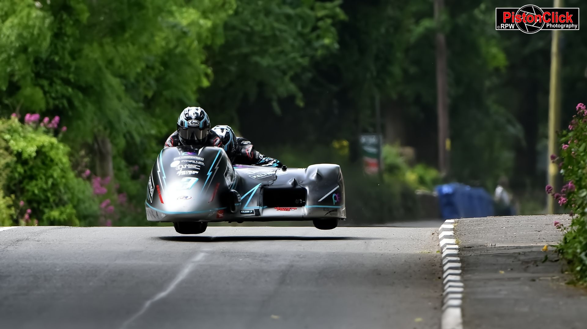 Peter Founds and Jevan Walmsley on the FHO Honda DDM IoM TT 2024