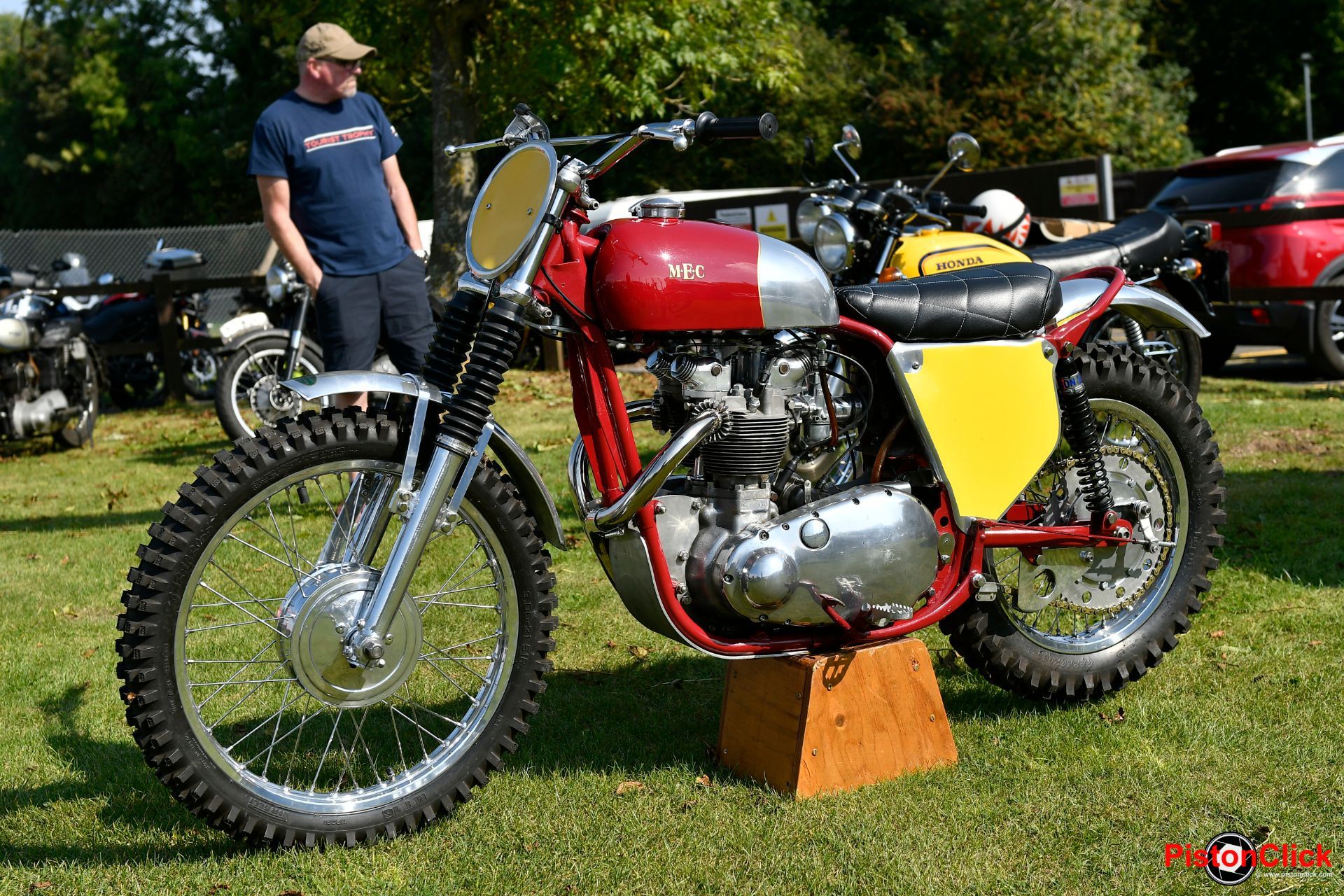 Cadwell Moto photographing the Classic Bike Track Days