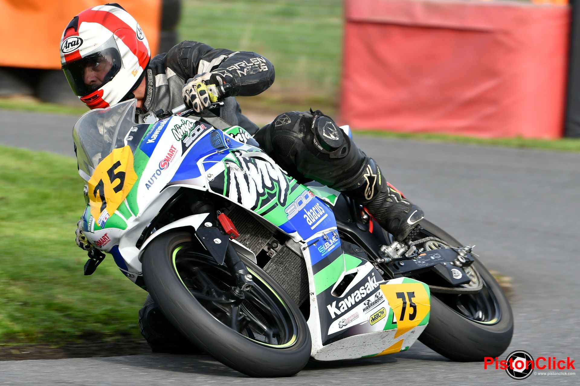 Club racing at Darley Moor