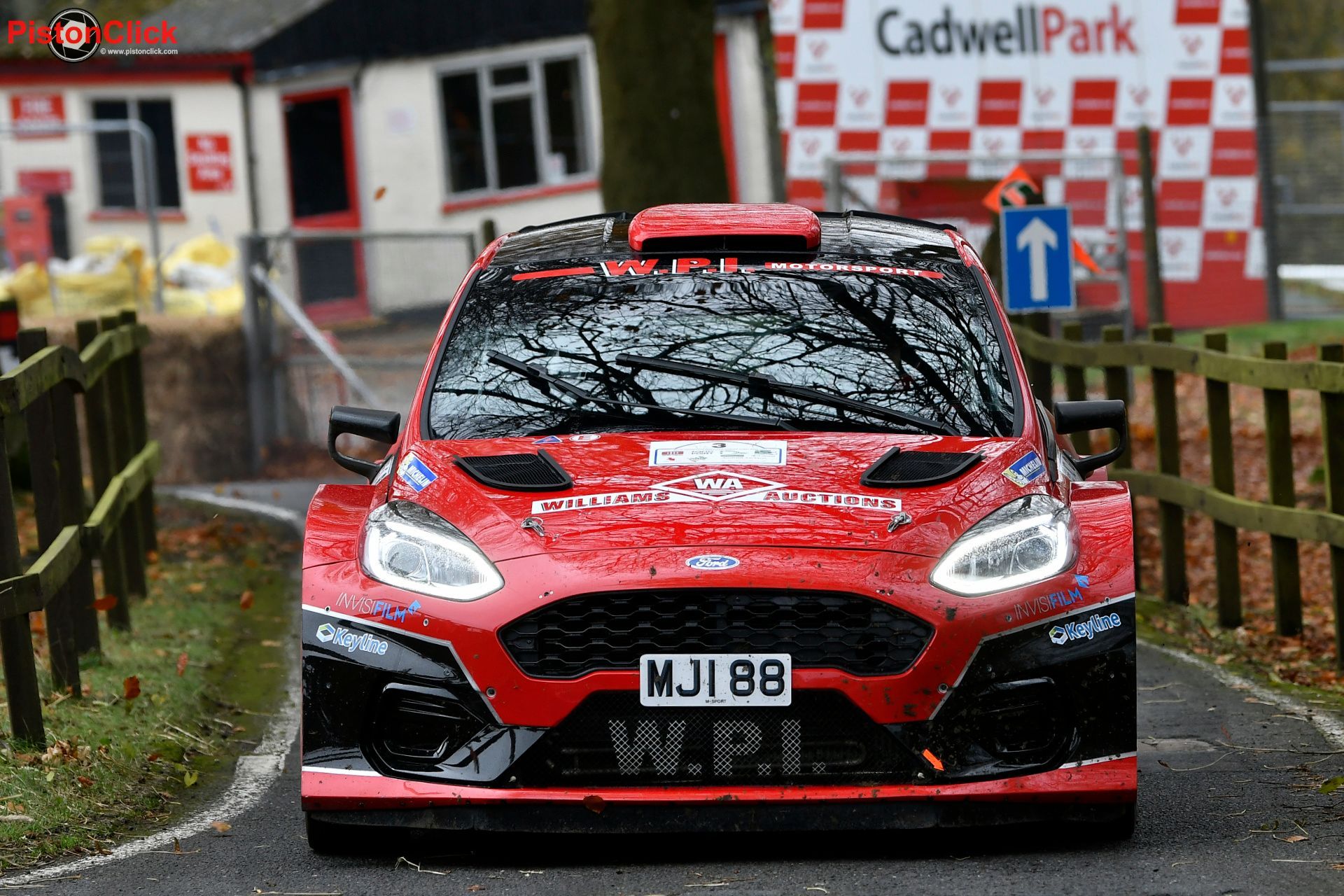Rallying round the mountain at Cadwell Park