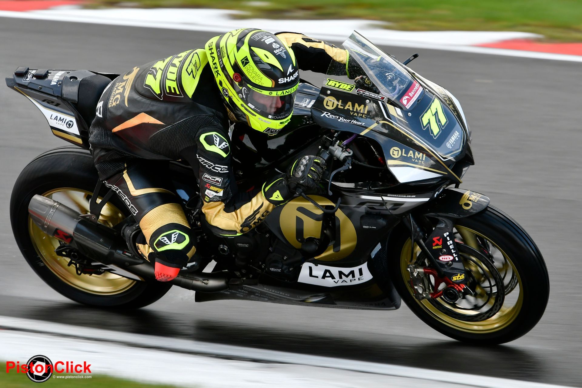 Kyle Ryde racing a Yamaha R1 at Brands Hatch