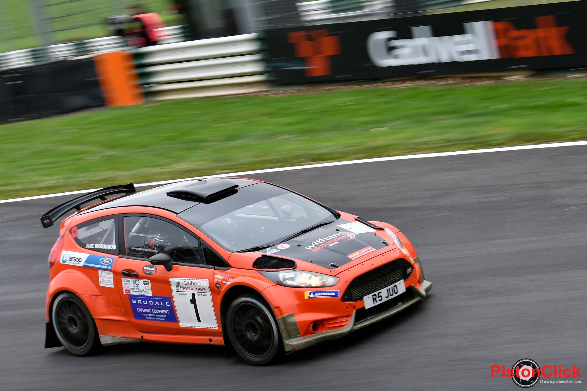 Rallying round the mountain at Cadwell Park