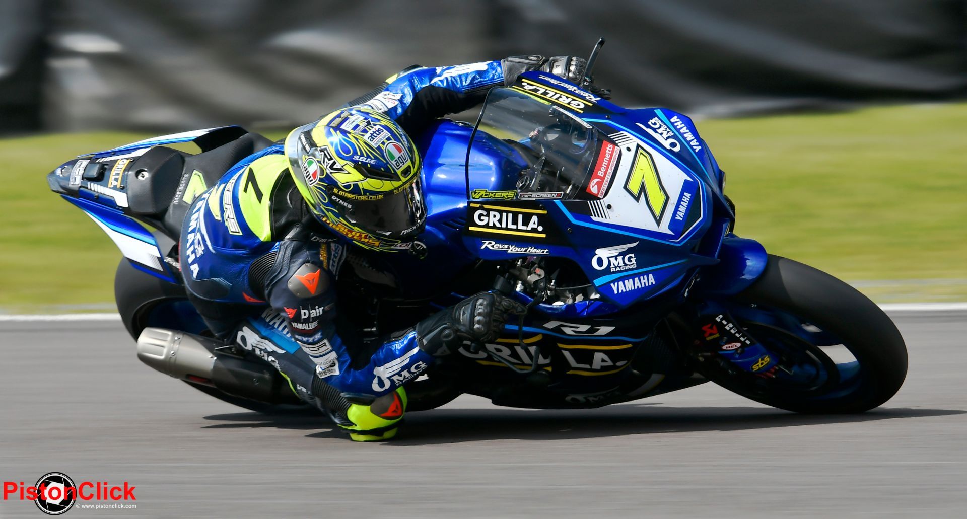 Ryan Vickers on the OMG GRILLA Yamaha Racing R1