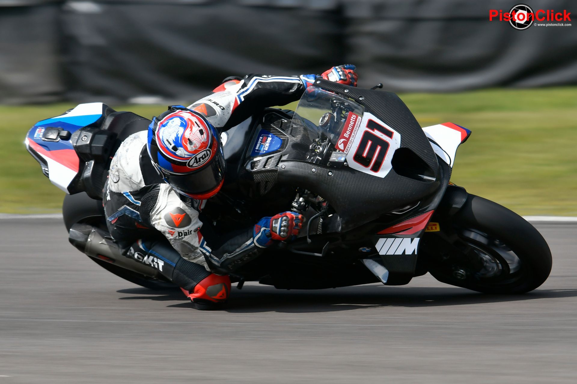 Leon Haslam on the Rokit BMW Motorrad British Superbike at Oulton Park