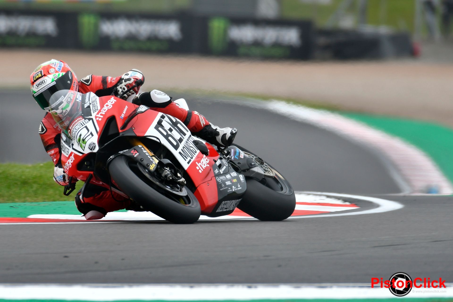 Glen Irwin racing at Donington Park