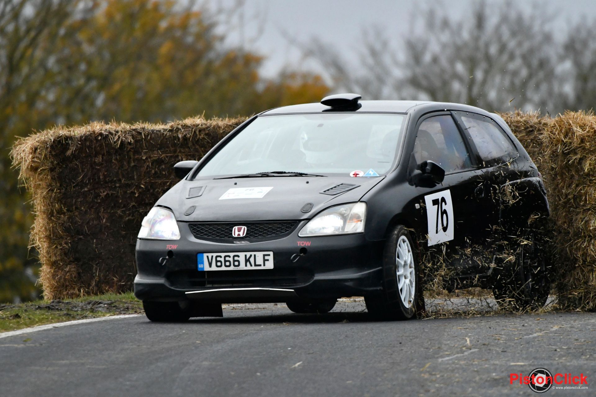 Joshua and Kimberley Wallis in the Honda Civic Type R