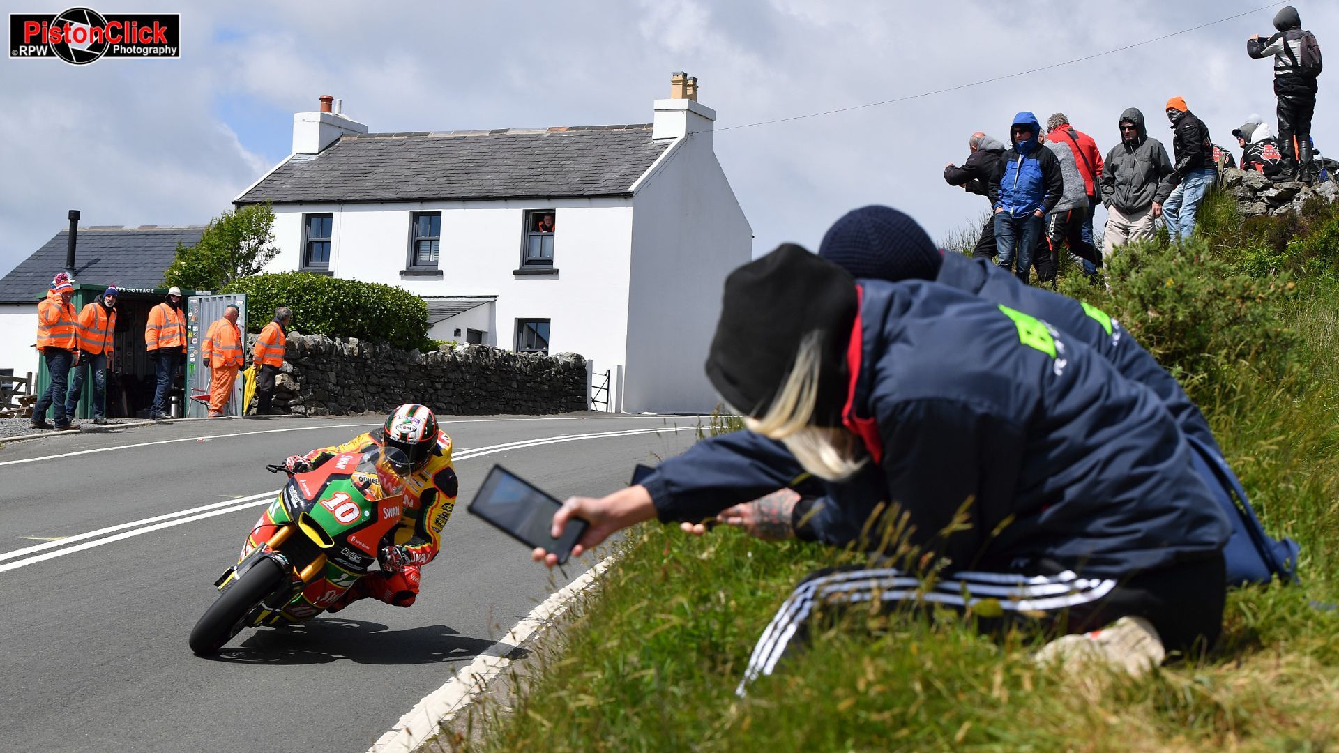 Peter Hickman second in the IoM TT Supertain race 2024