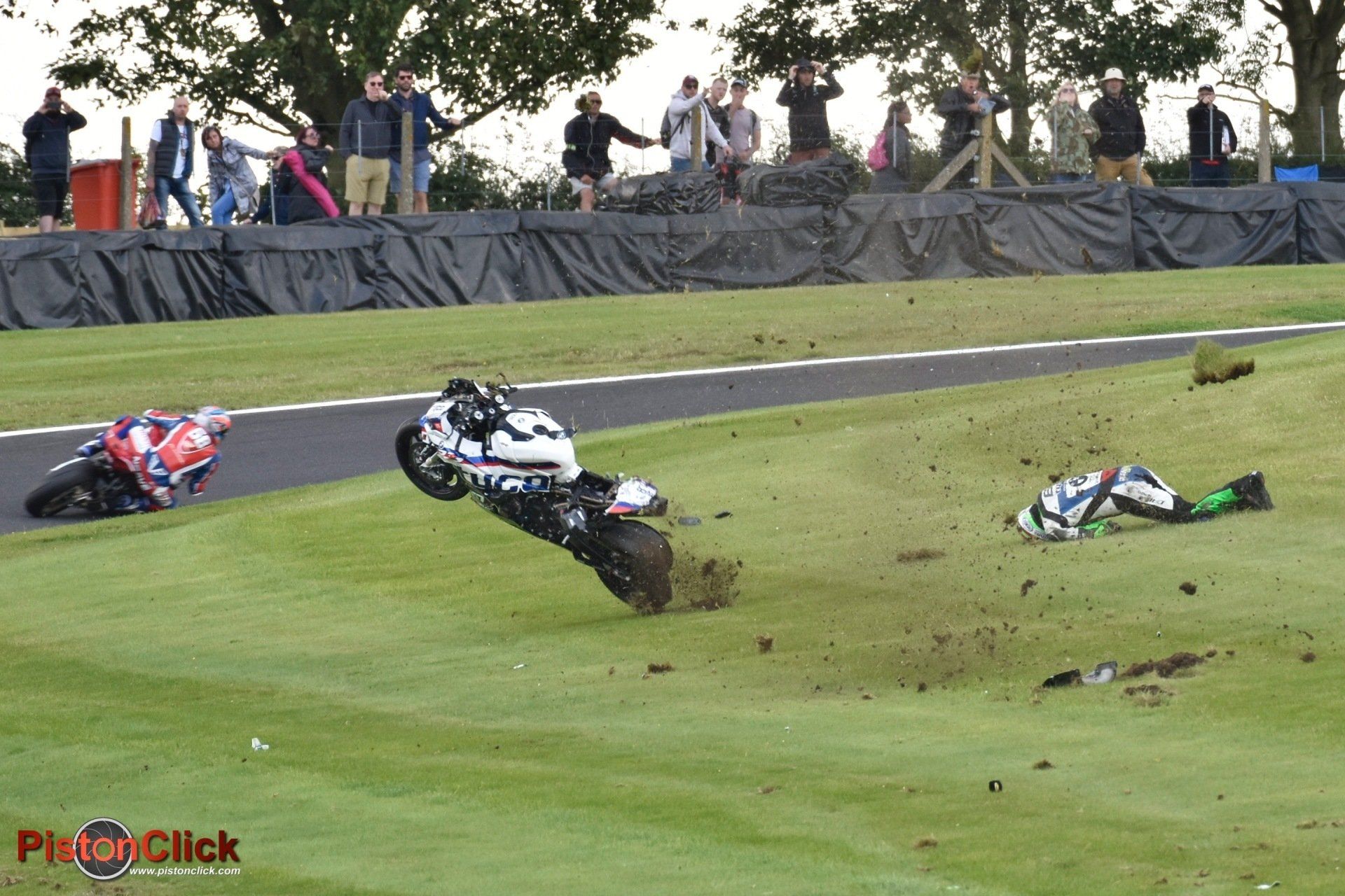 BSB Cadwell Park Andy Reid crash