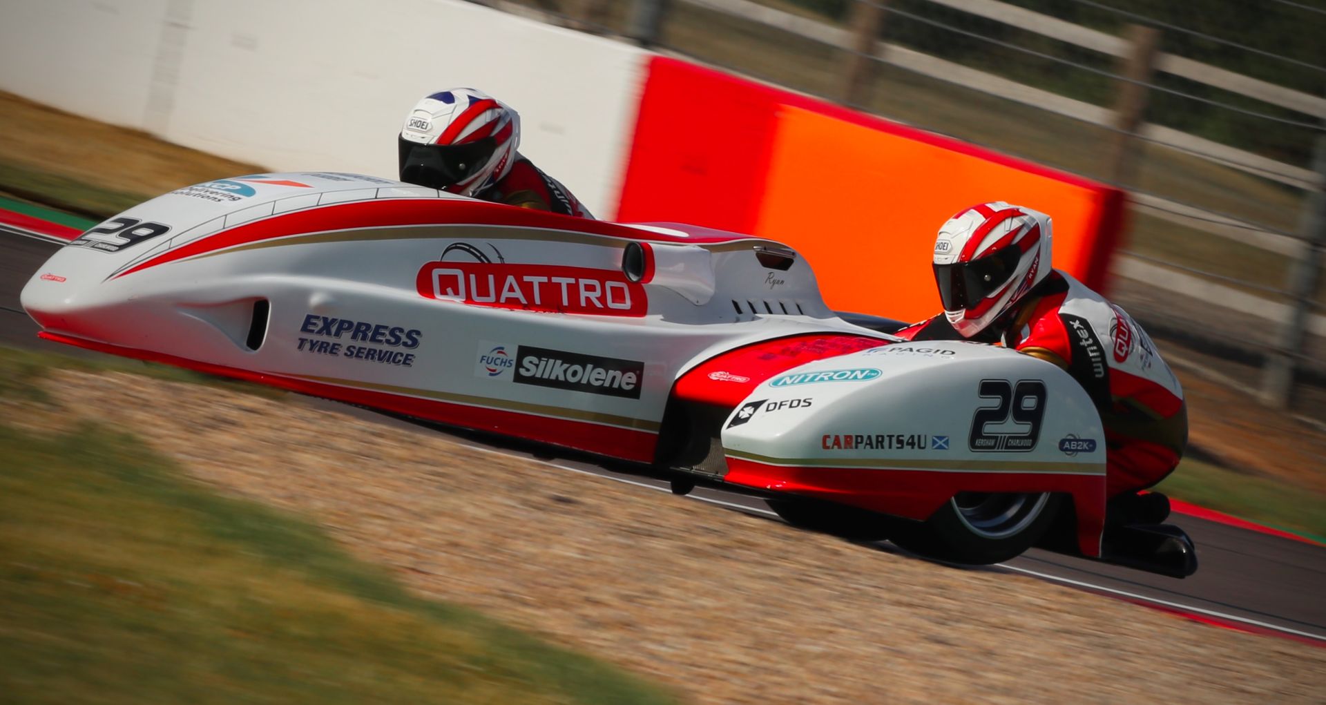 Sidecar racing Cadwell Park