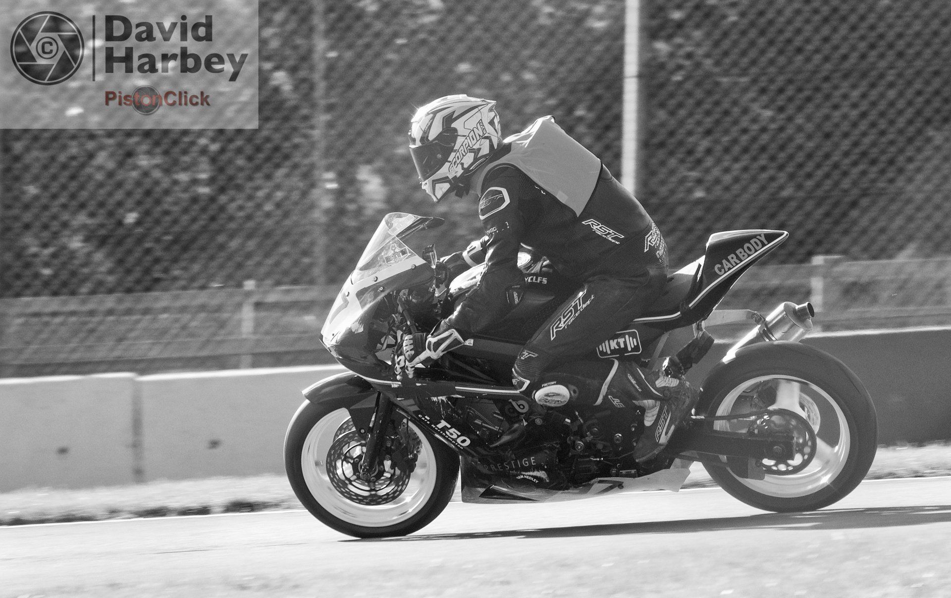 Nikon D3400 and Sigma 100-400mm zoom lens