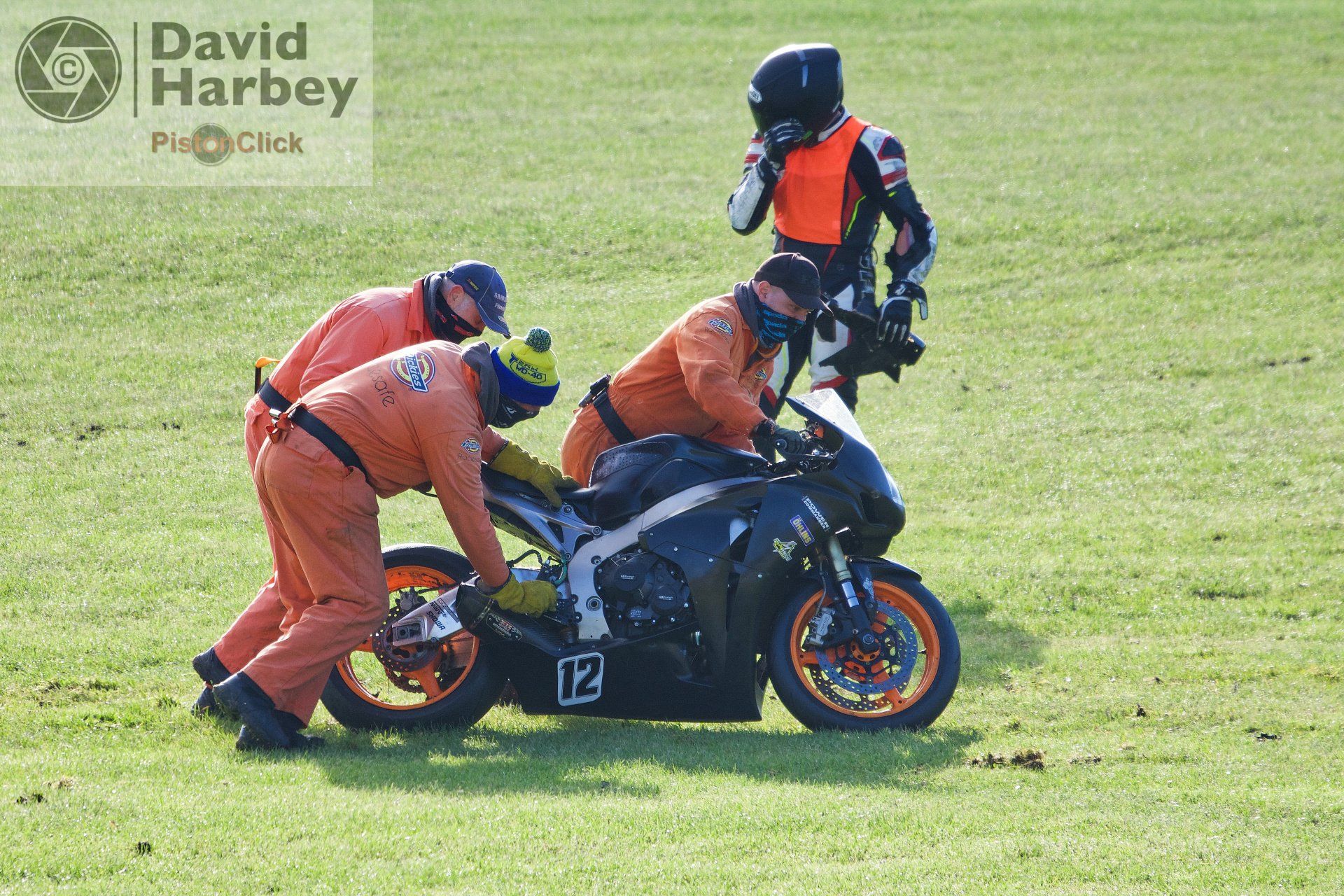 Nikon D3400 and Sigma 100-400mm zoom lens