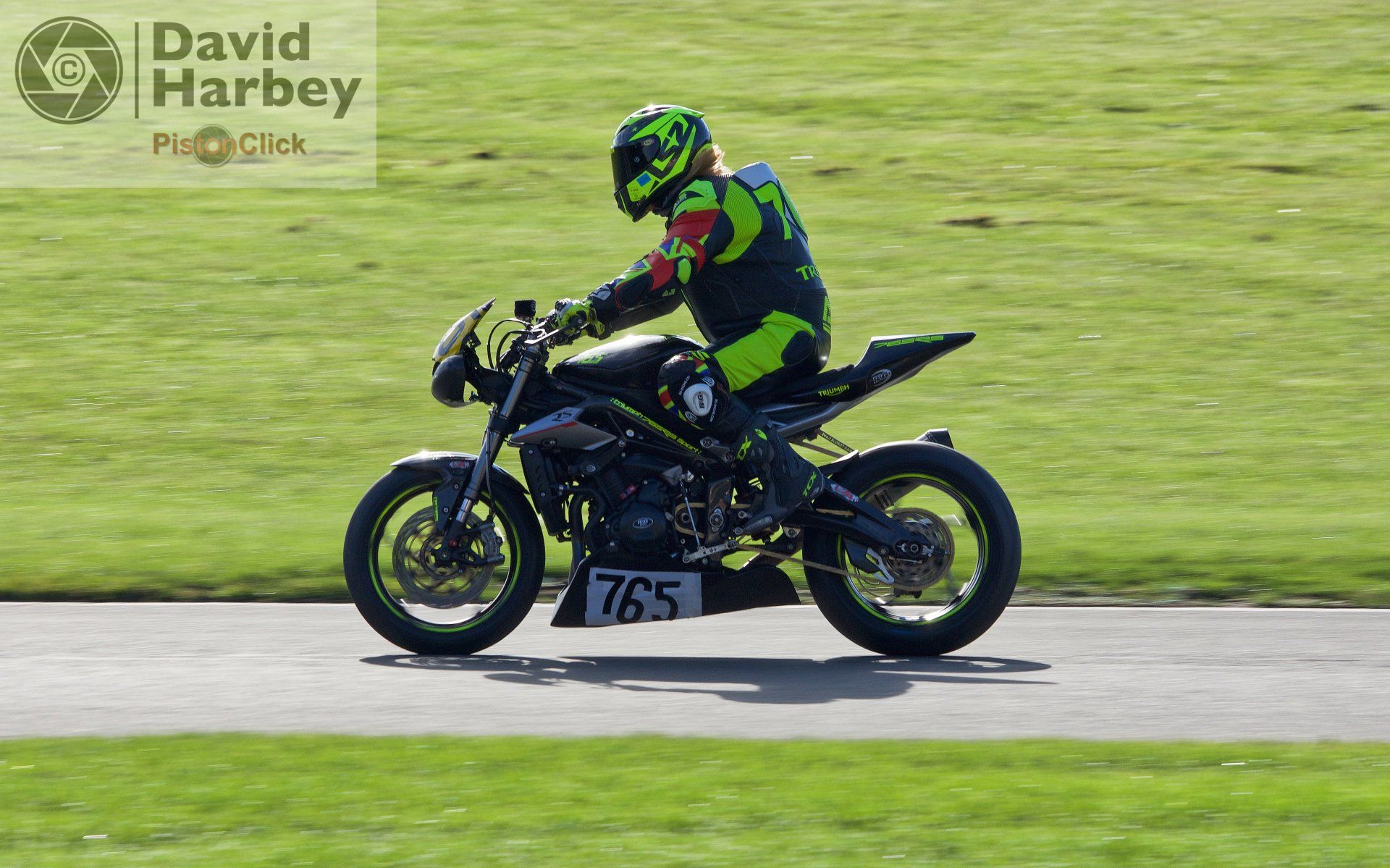 Nikon D3400 and Sigma 100-400mm zoom lens