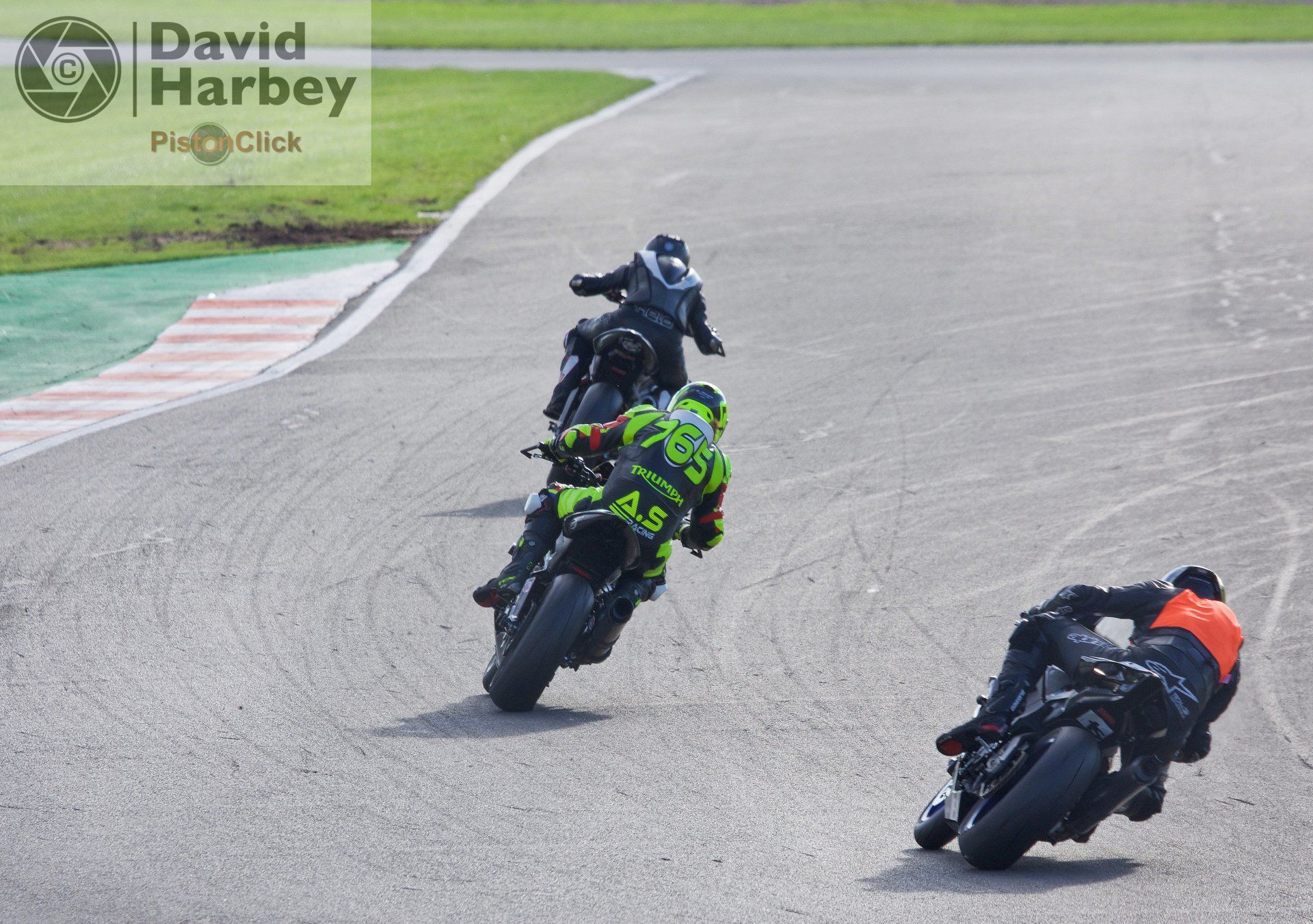 Nikon D3400 and Sigma 100-400mm zoom lens