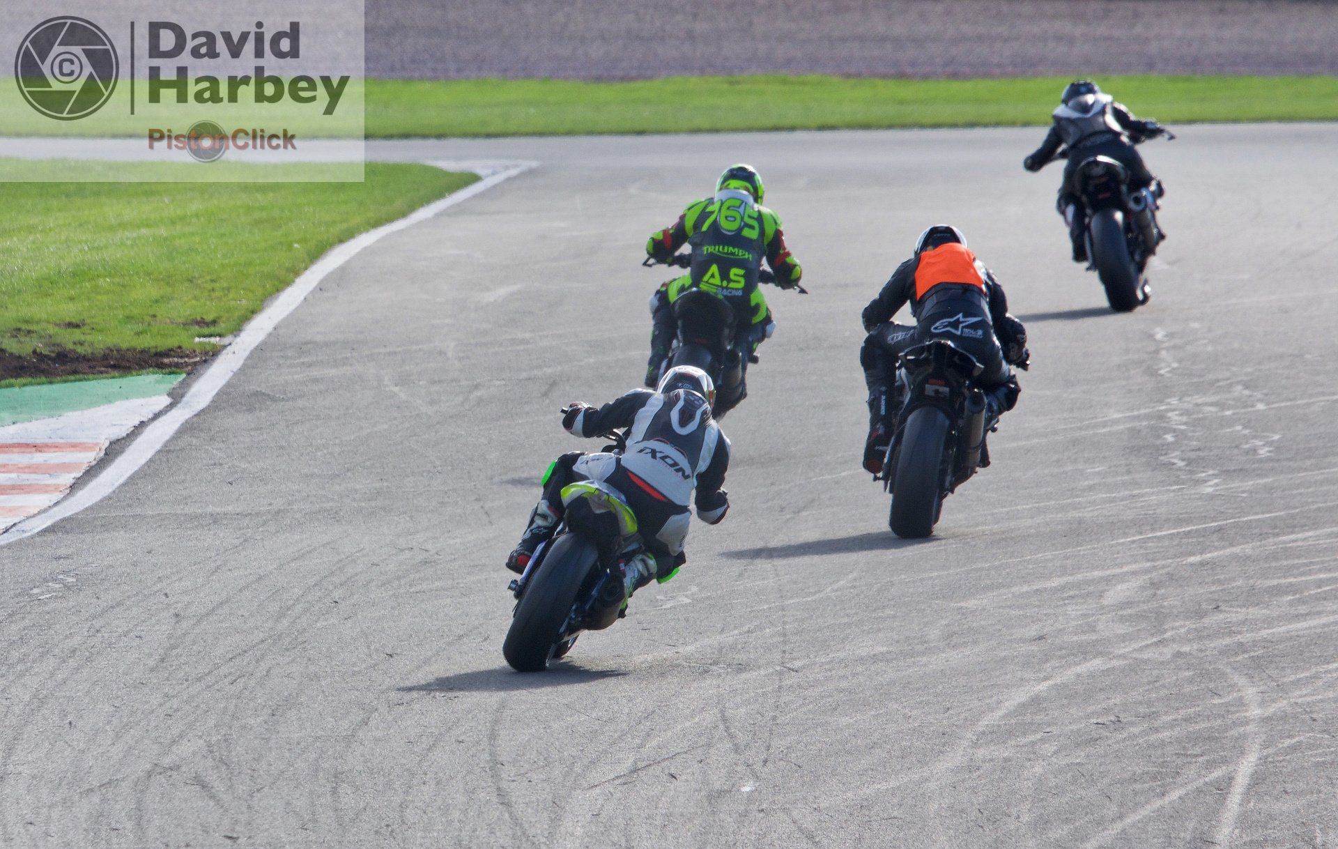 Nikon D3400 and Sigma 100-400mm zoom lens