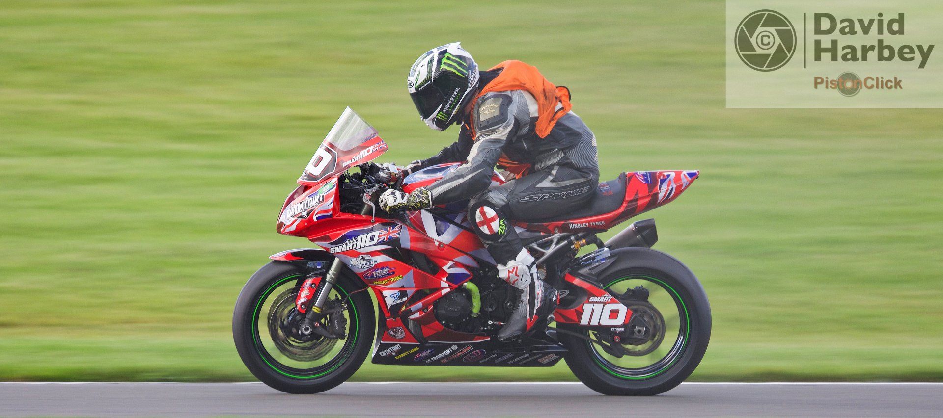 Nikon D3400 and Sigma 100-400mm zoom lens