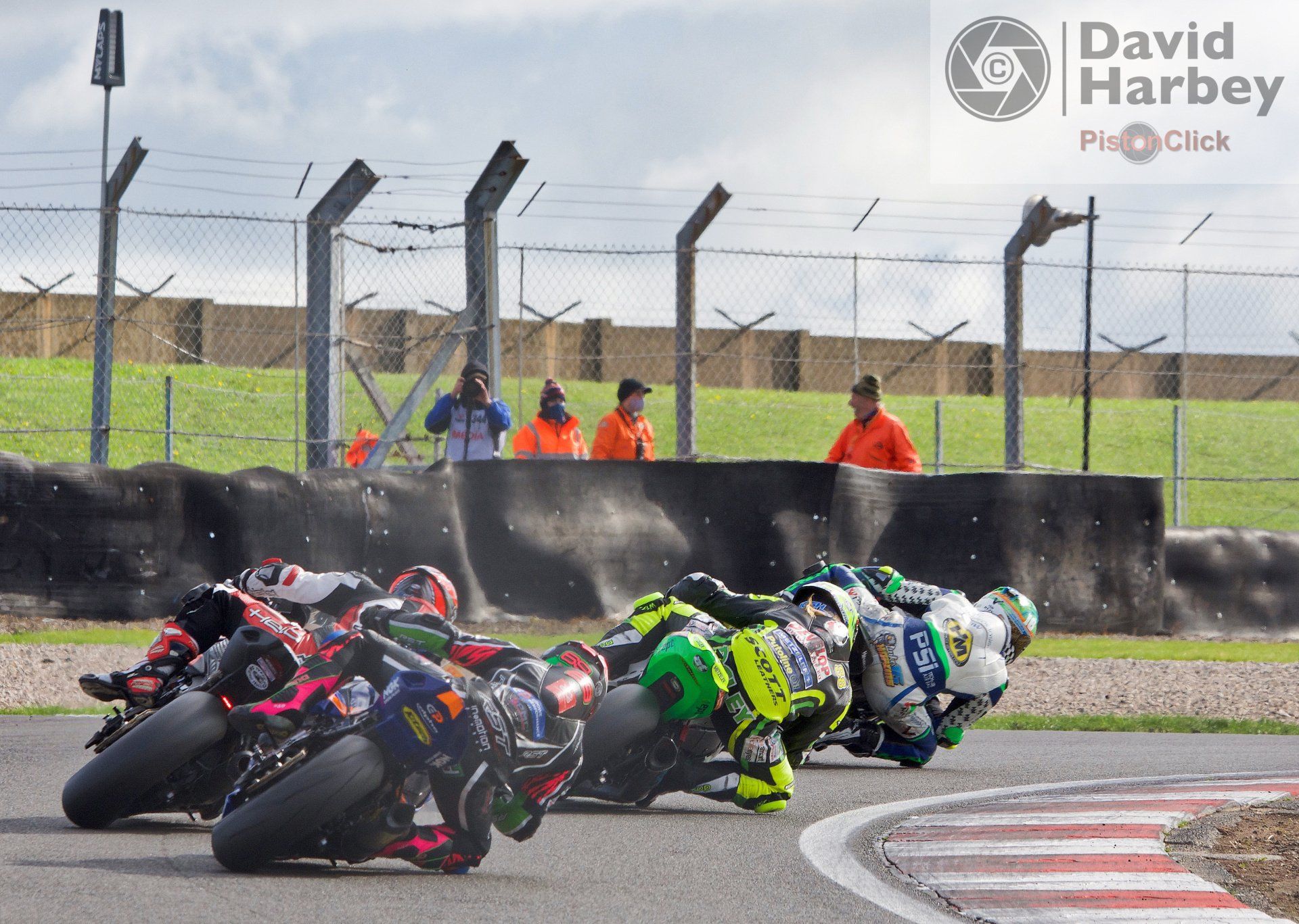 Nikon D3400 and Sigma 100-400mm zoom lens