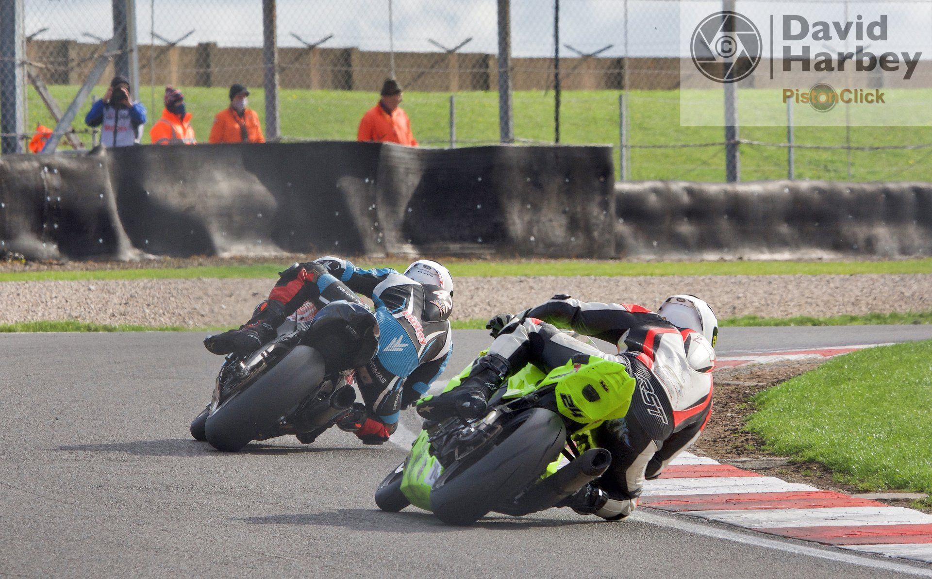 Nikon D3400 and Sigma 100-400mm zoom lens