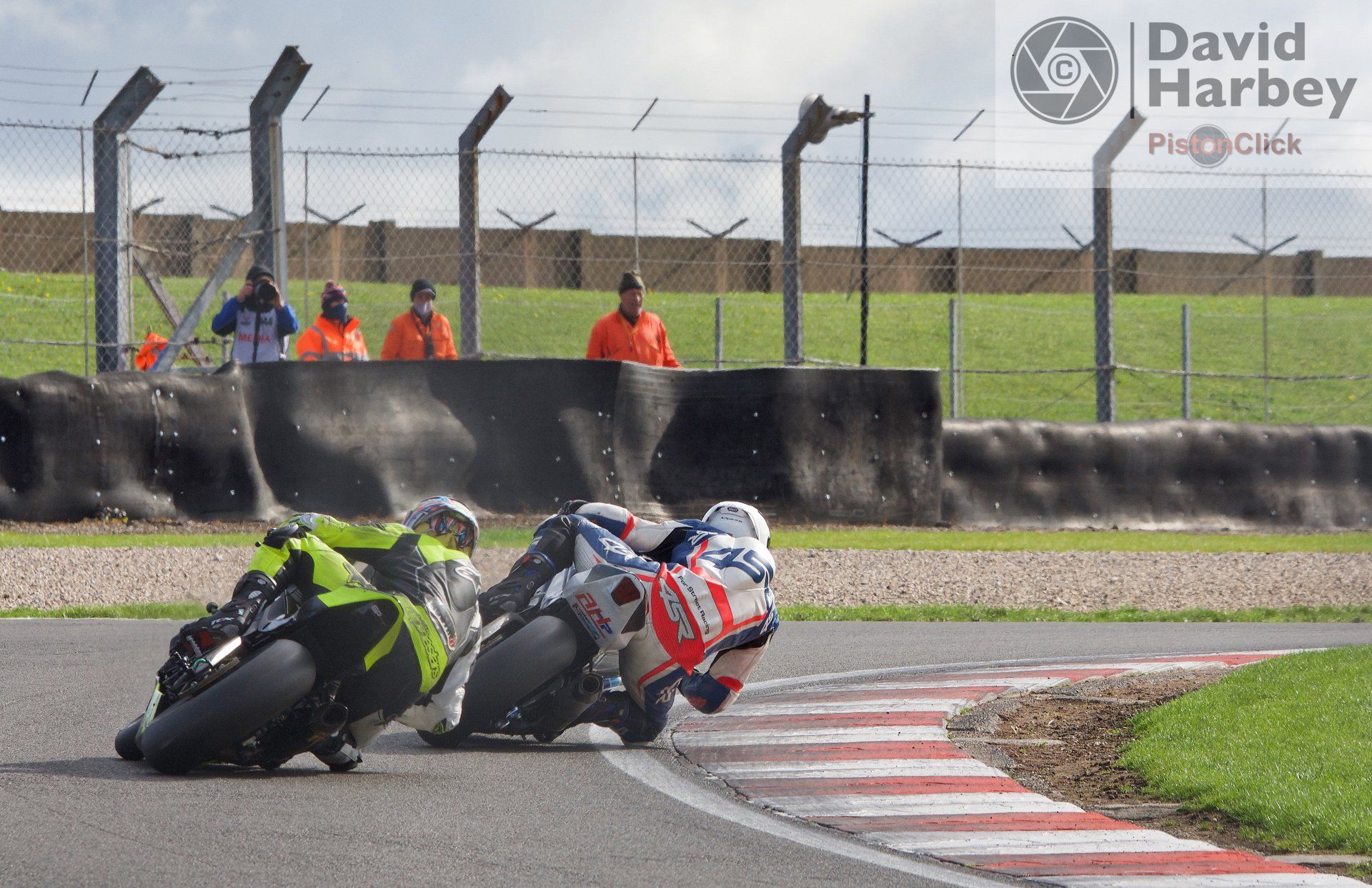 Nikon D3400 and Sigma 100-400mm zoom lens