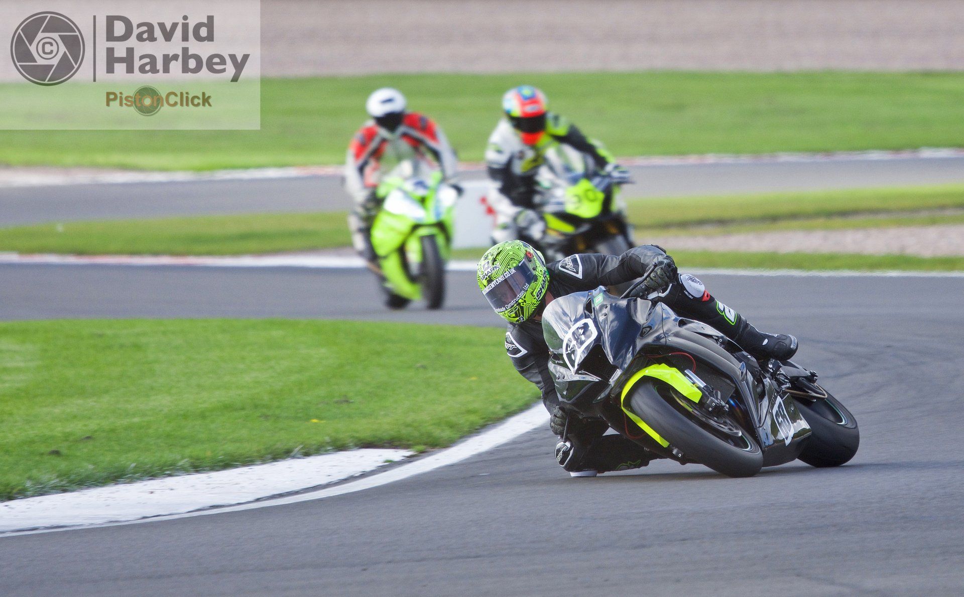 Nikon D3400 and Sigma 100-400mm zoom lens