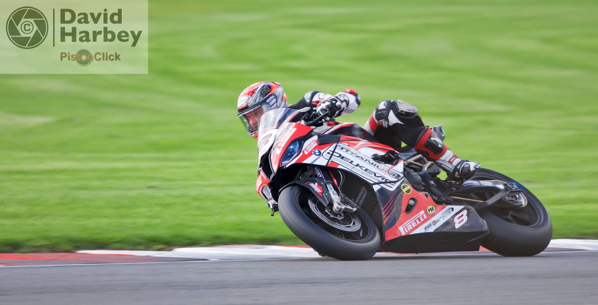 Nikon D3400 and Sigma 100-400mm zoom lens