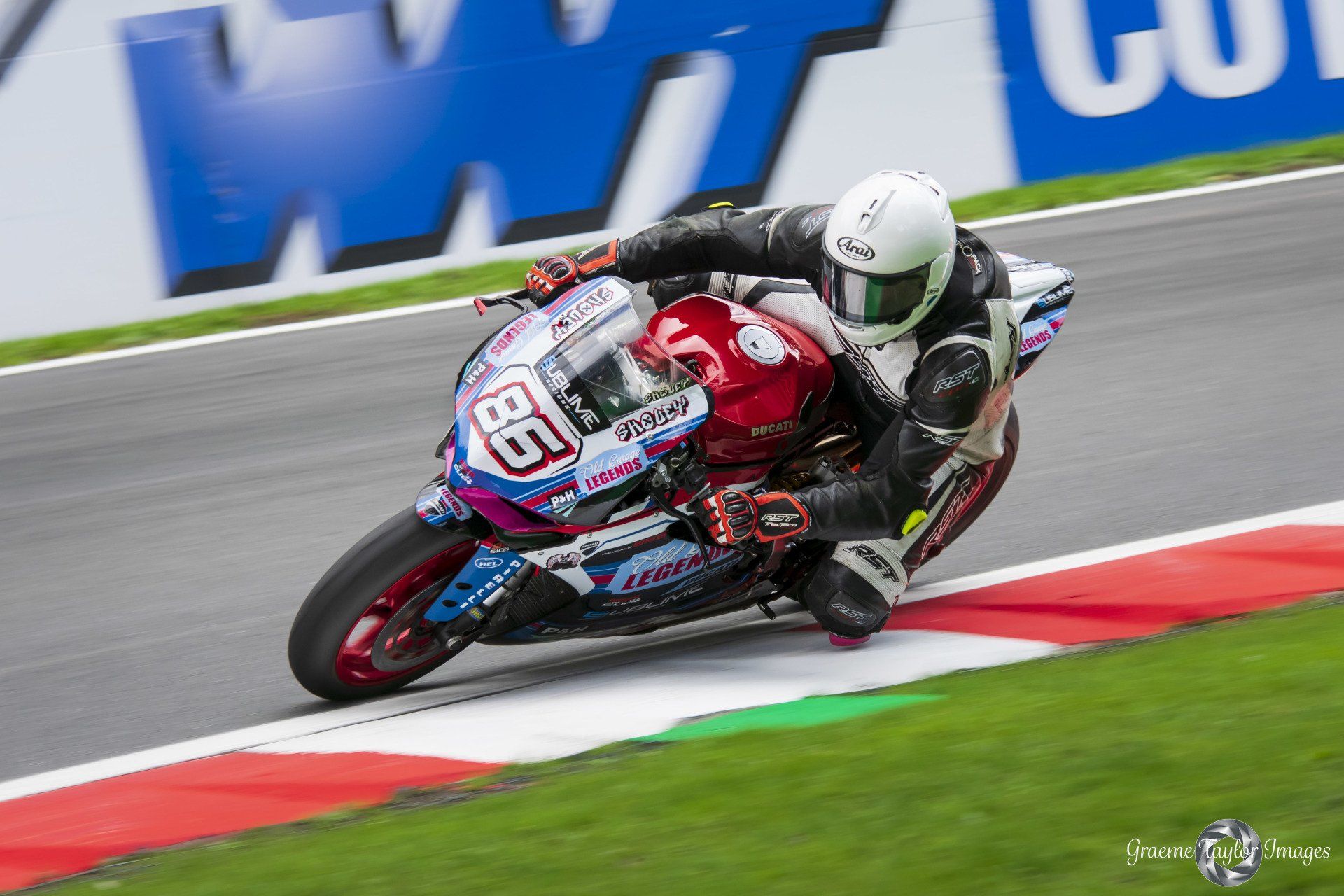 British Super Bikes from Cadwell Park