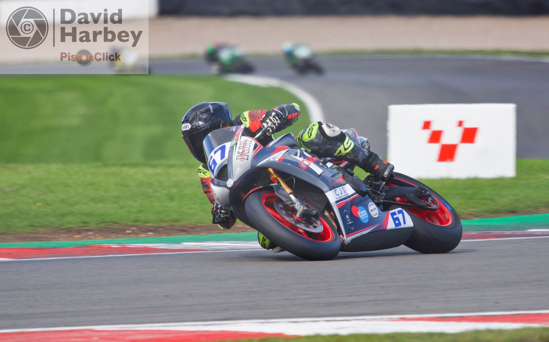 Nikon D3400 and Sigma 100-400mm zoom lens