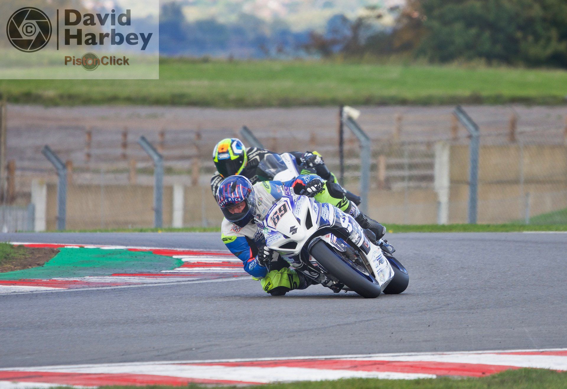 Nikon D3400 and Sigma 100-400mm zoom lens