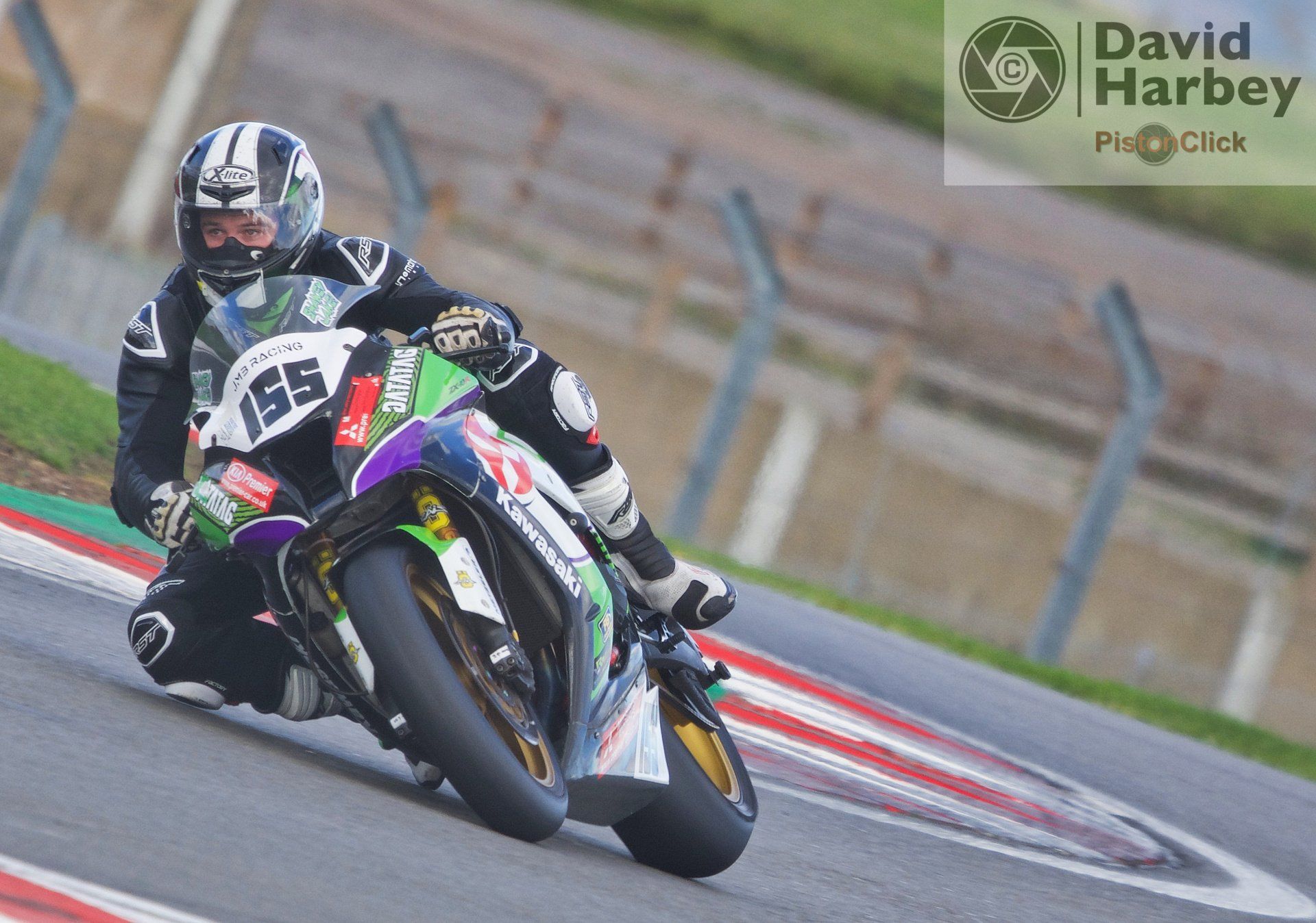 Nikon D3400 and Sigma 100-400mm zoom lens