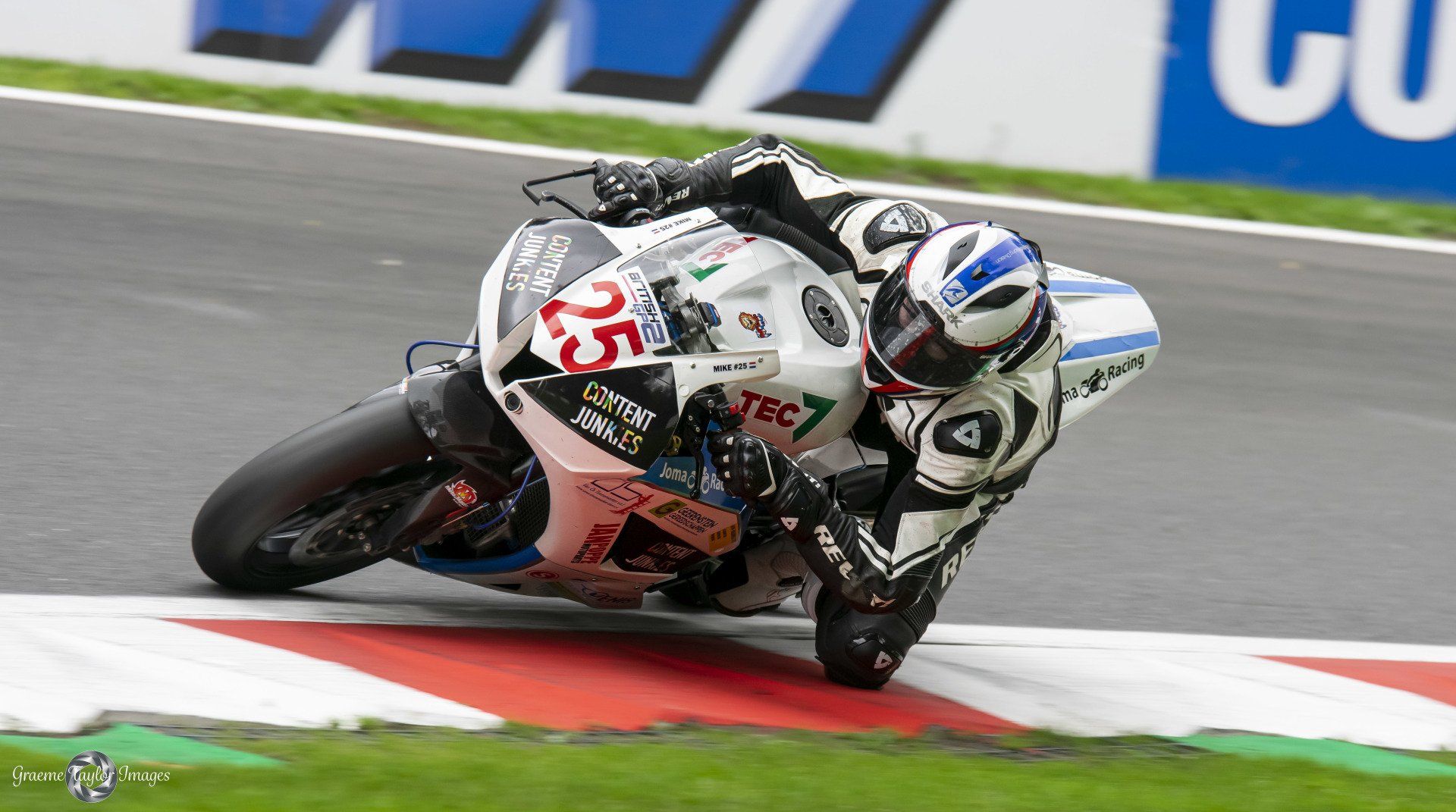 British Super Bikes from Cadwell Park