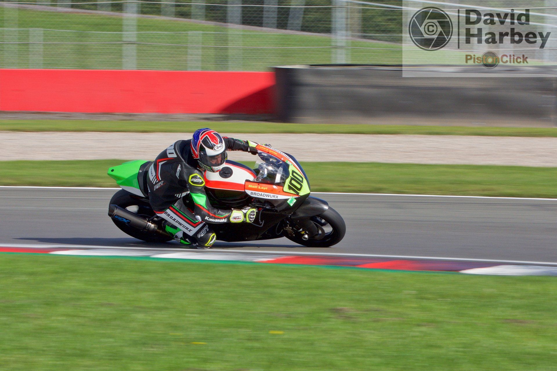 Nikon D3400 and Sigma 100-400mm zoom lens