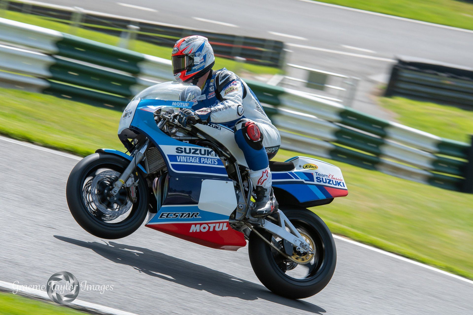160mm 1/400sec f7.1 classic Suzuki