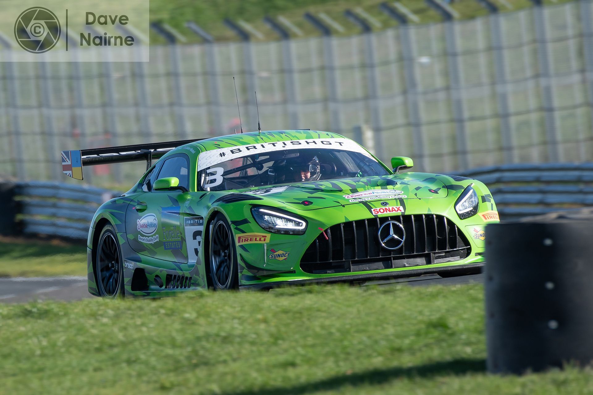 Photographing from Kinckerbrook at the British GT at Oulton