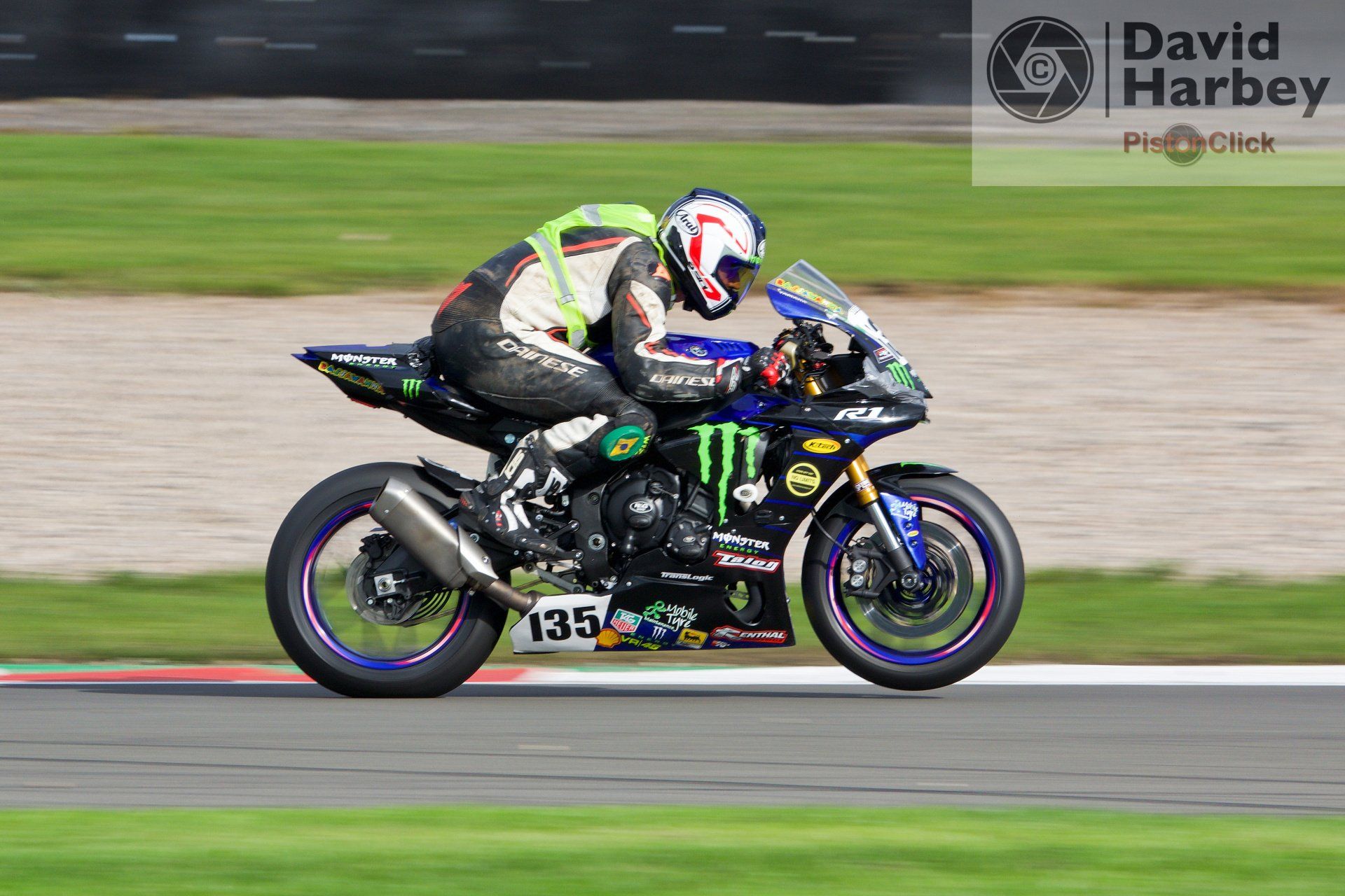 Nikon D3400 and Sigma 100-400mm zoom lens