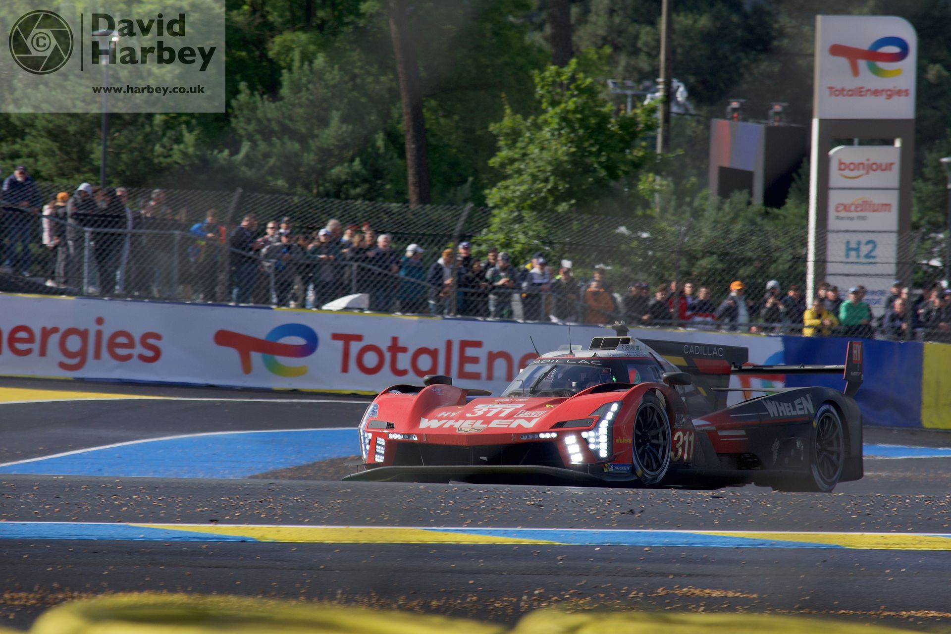 Photographing the 2024 Le Mans 24 Hours with a kit camera and lens