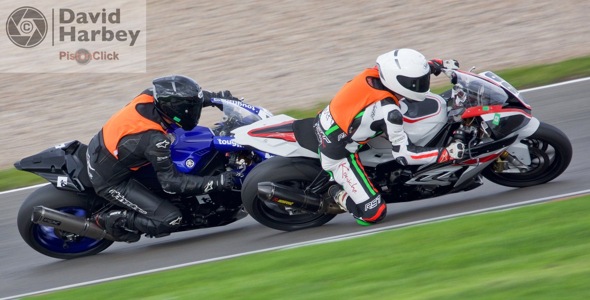 Nikon D3400 and Sigma 100-400mm zoom lens