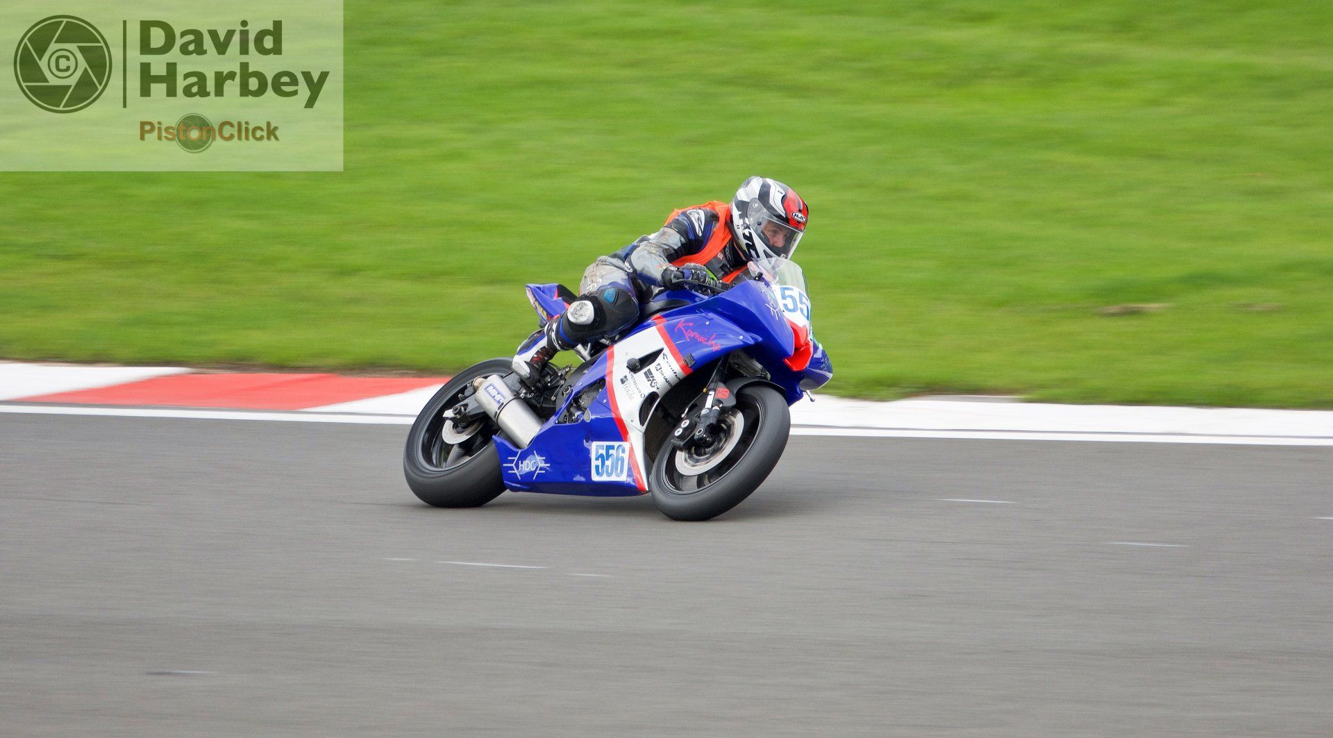 Nikon D3400 and Sigma 100-400mm zoom lens