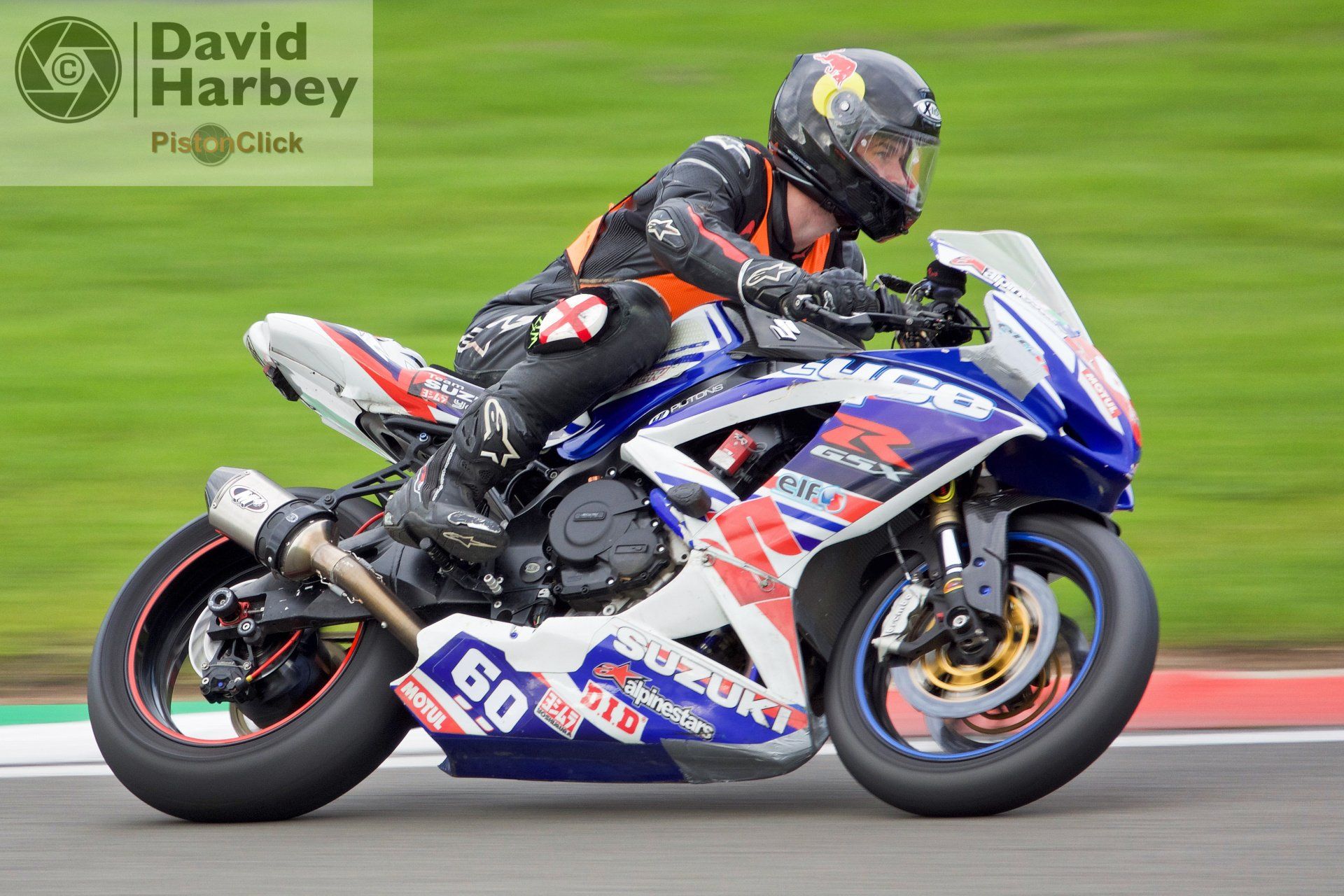 Nikon D3400 and Sigma 100-400mm zoom lens