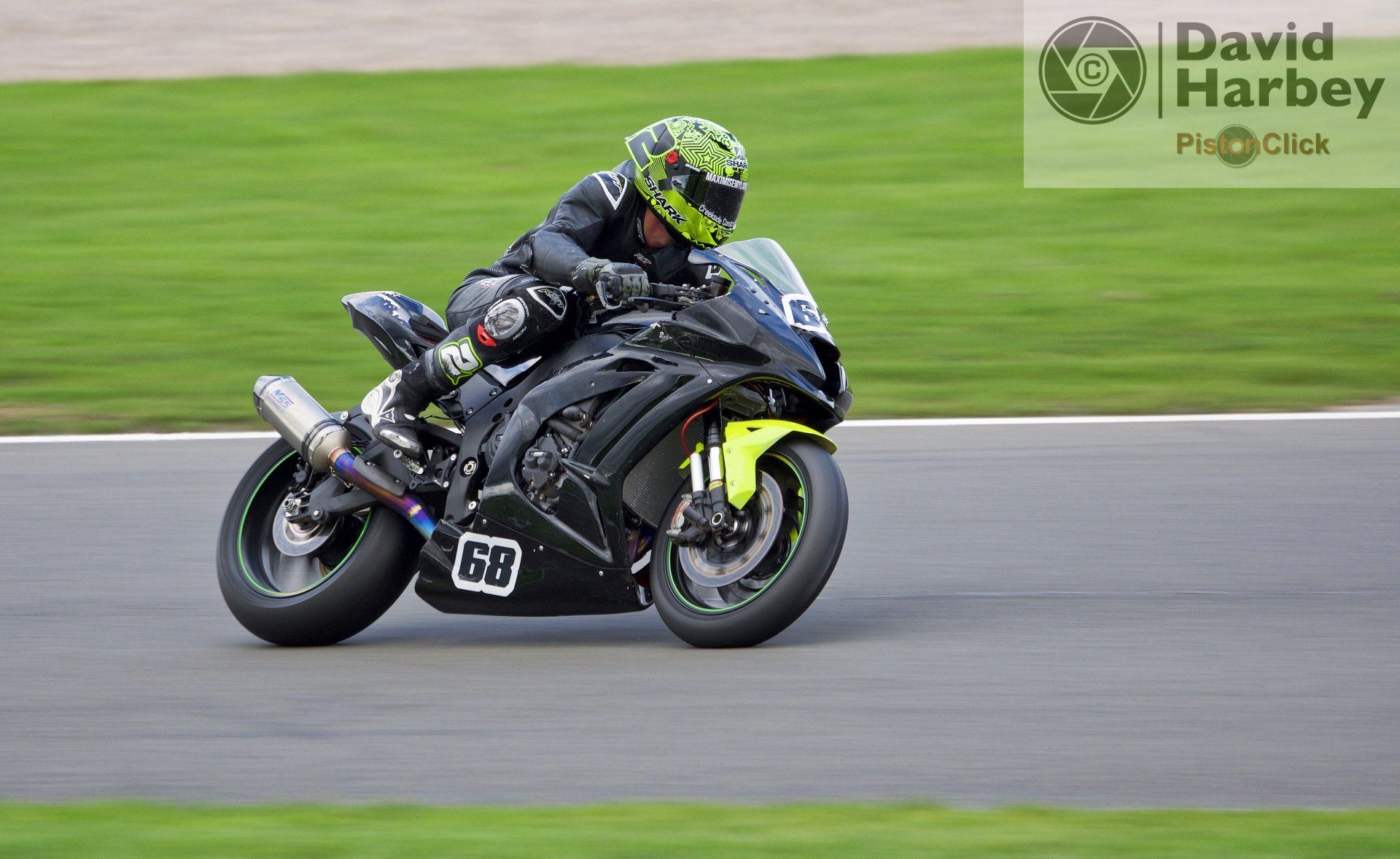 Nikon D3400 and Sigma 100-400mm zoom lens