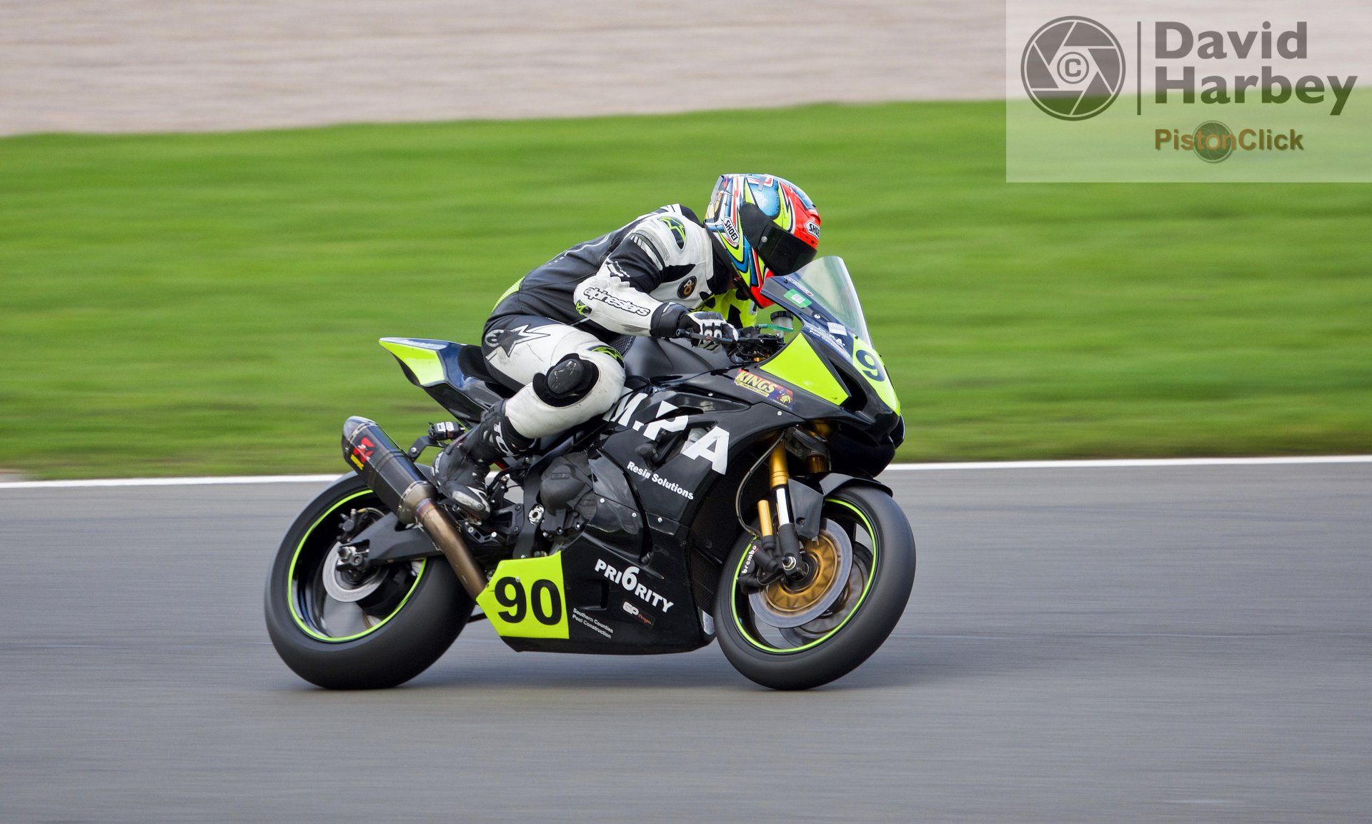 Nikon D3400 and Sigma 100-400mm zoom lens