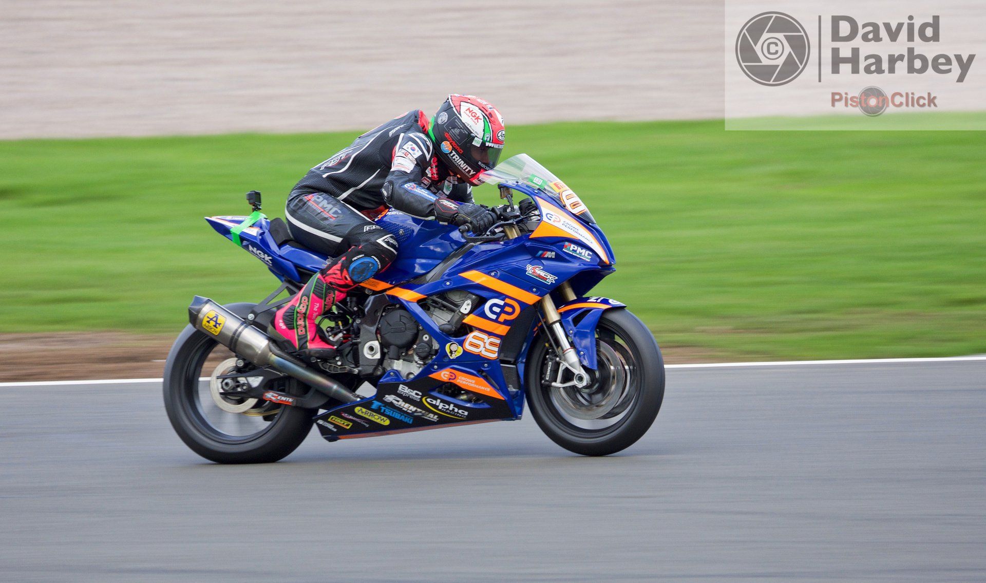 Nikon D3400 and Sigma 100-400mm zoom lens